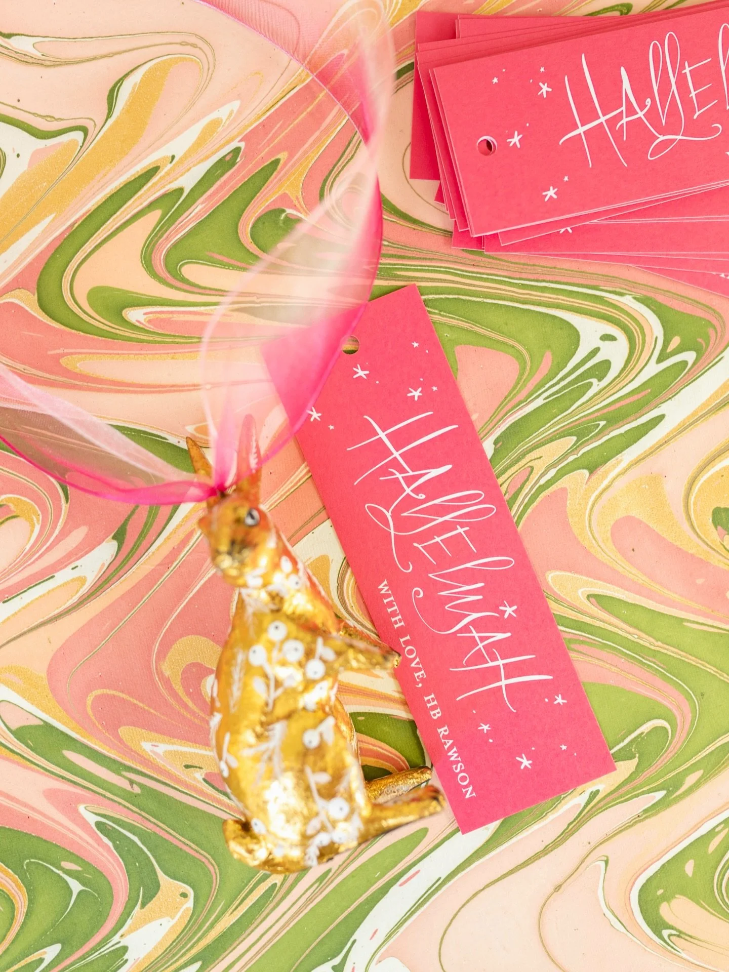 Nothing says ILY like a beautifully wrapped gift 💕🎄 &amp; we&rsquo;re here to help!  Order your personalized gift tags today &amp; let the holiday wrapping begin! 🎁