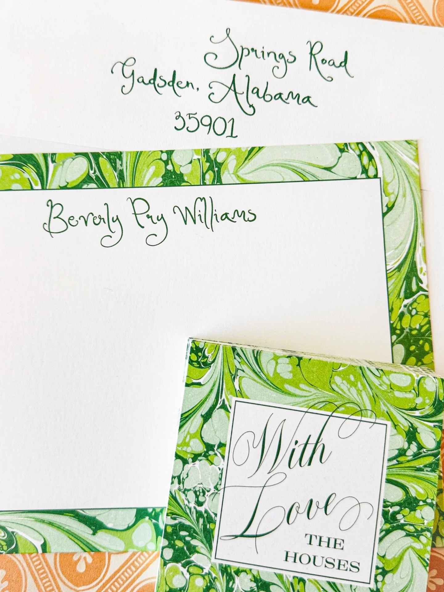 Notepads, notecards, gift tags, and more! 💚 Lots of colors options in The Marble Shop, but we&rsquo;re crushing on this green we call &ldquo;Fresh Cut&rdquo; 🍃🌱