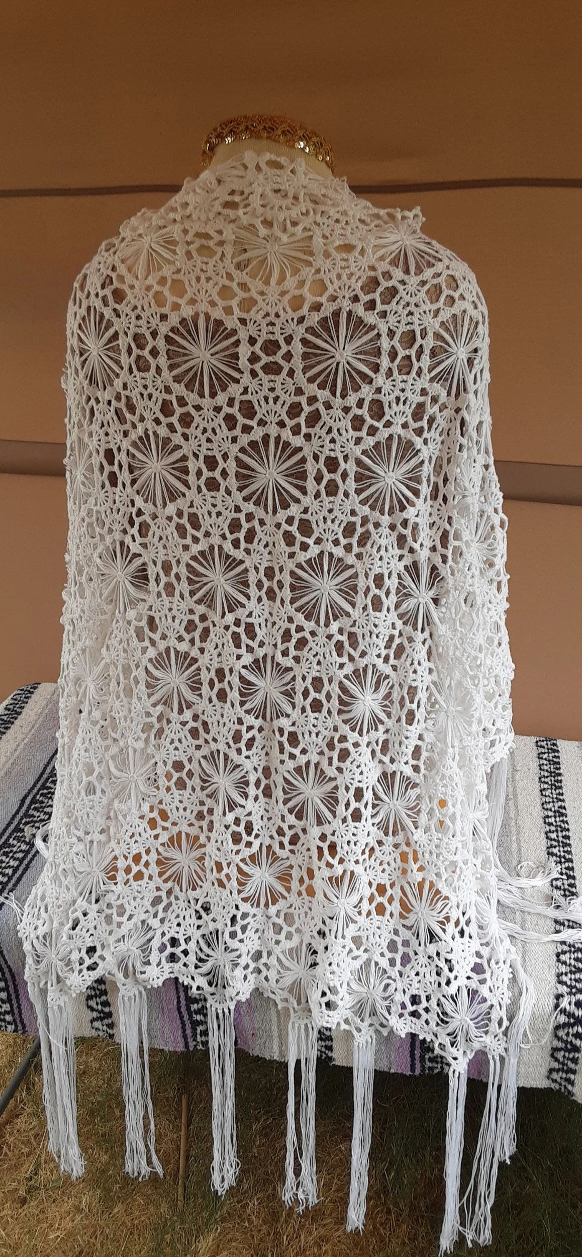 Crazy Daisy Shawl no 7 white/back