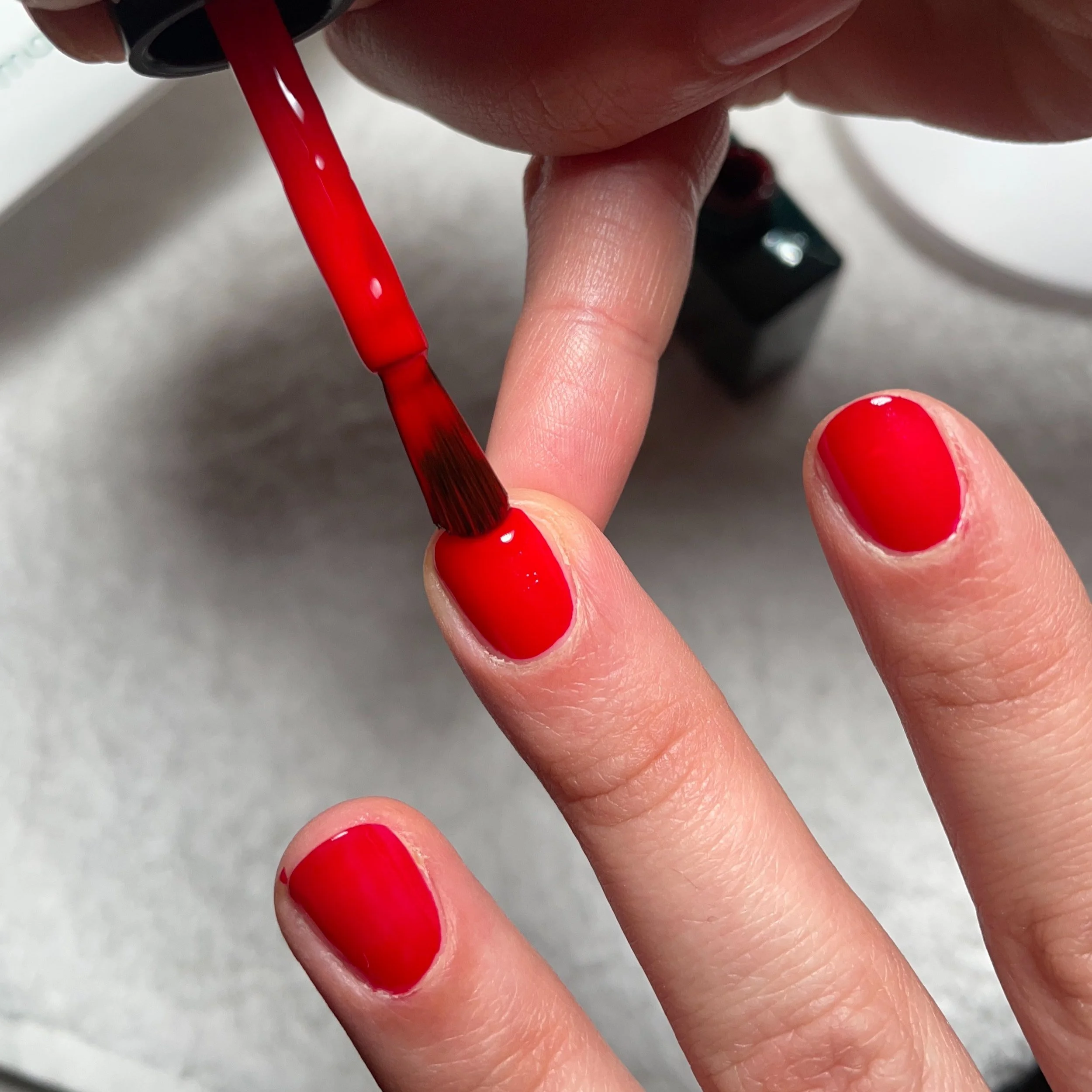 Tutos Manucurist: Comment poser son semi-permanent comme une pro à la maison