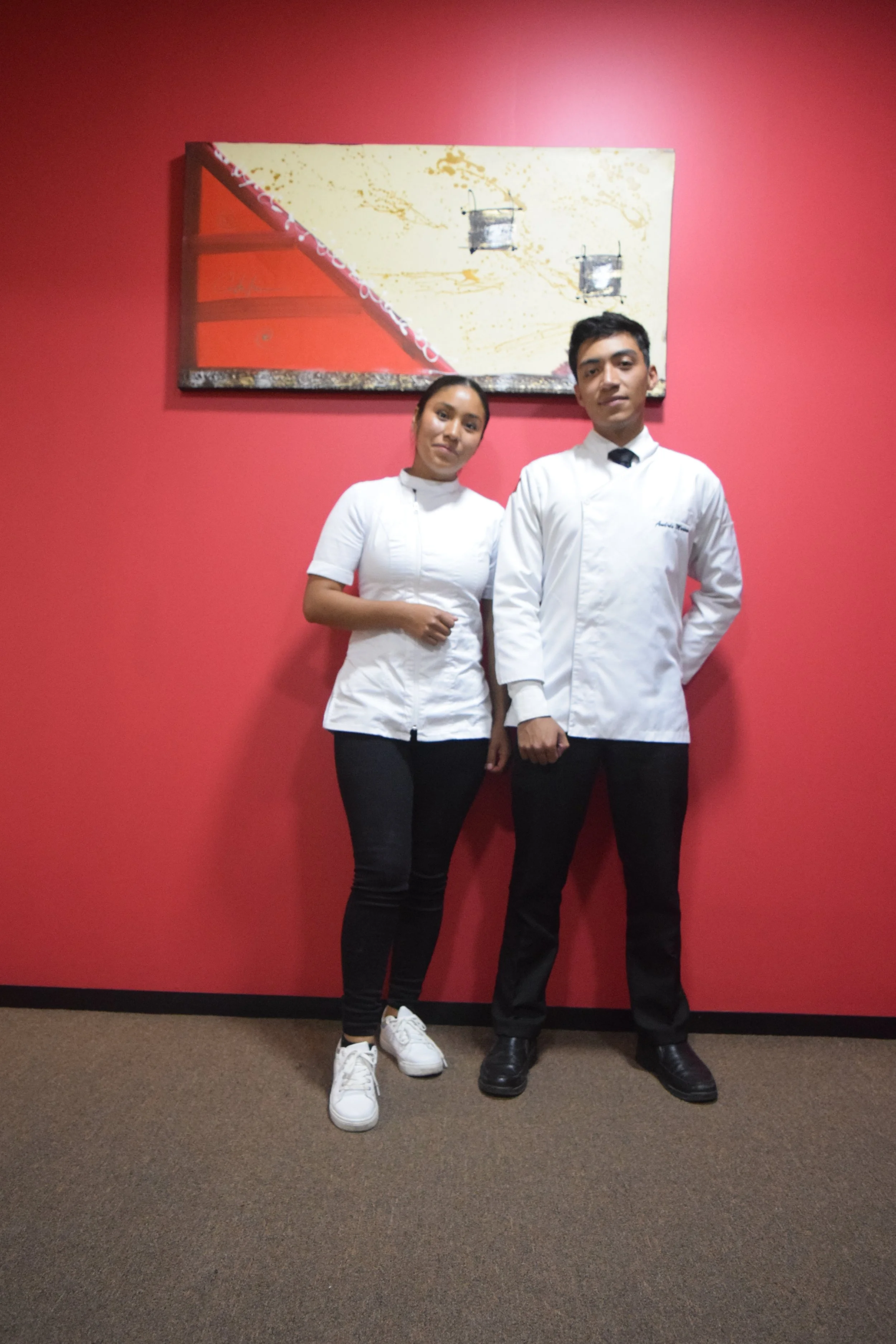 Estudiantes culinarios listos para profesionalizarse en Estados Unidos, entrevistándose para posiciones en Ocean Reef Club.