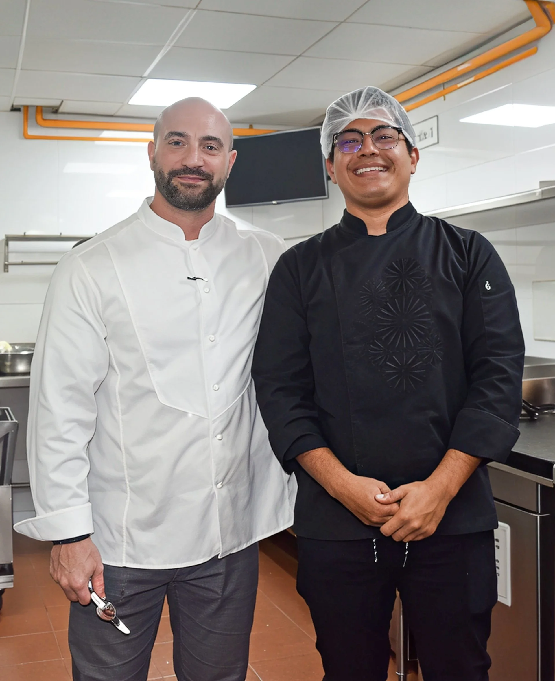 Jóvenes estudiantes de gastronomía entrevistándose en CDMX para prácticas profesionales en Four Seasons Resort Palm Beach con visa J1.