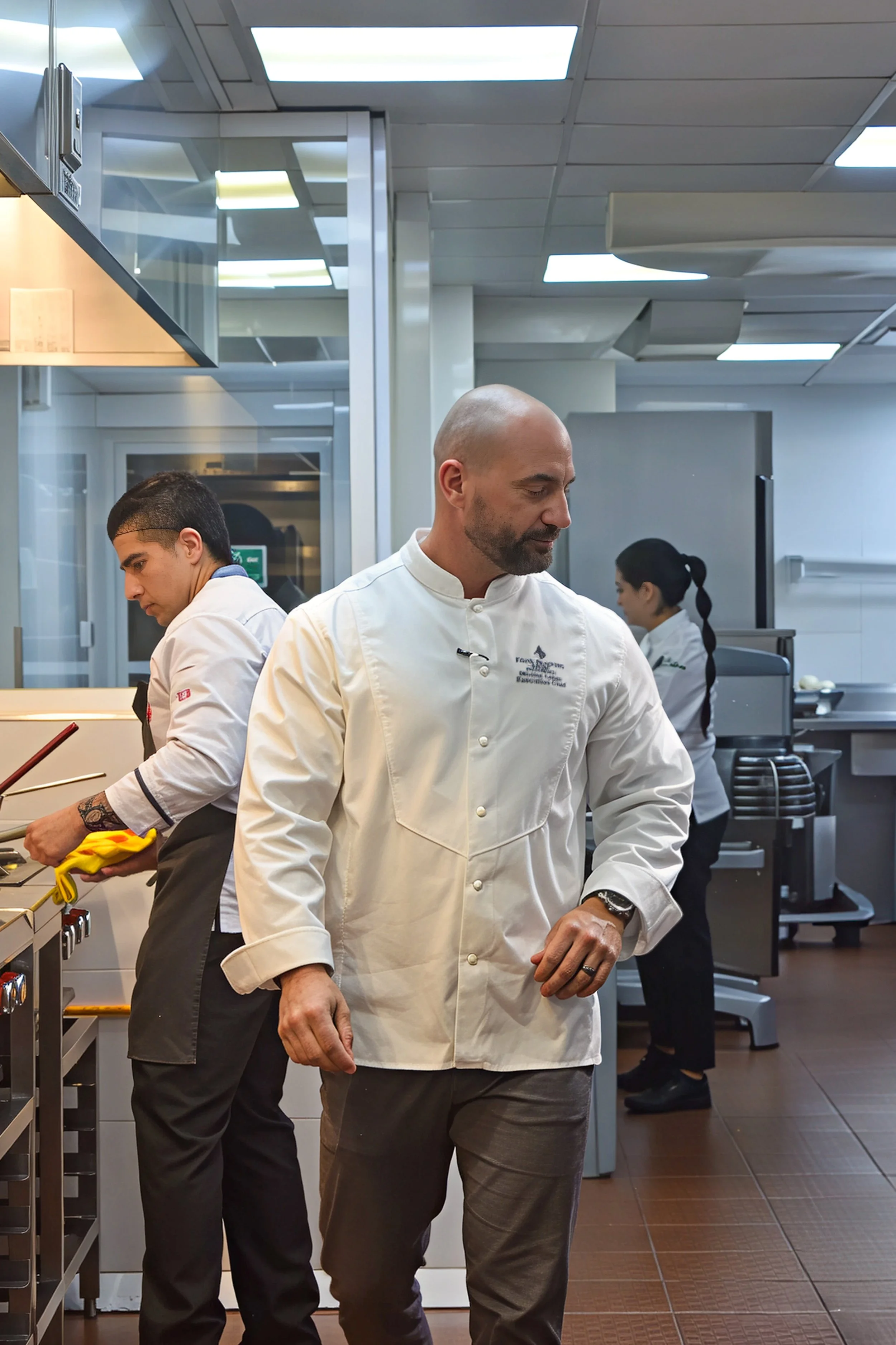 Estudiantes de gastronomía durante evento de reclutamiento en CDMX para el resort de lujo Four Seasons Palm Beach.