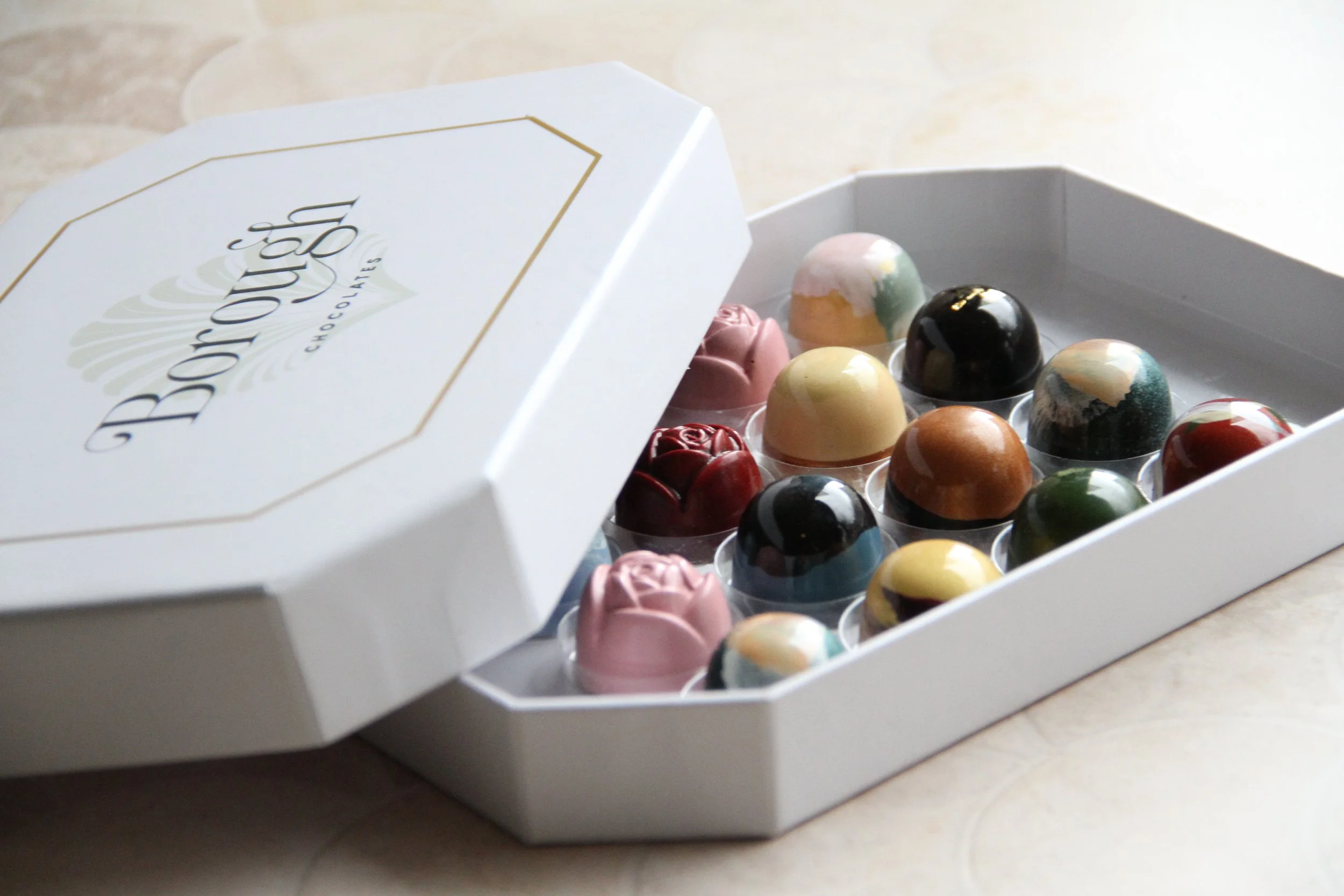 【bonbonribbonchan】マルチロール2点おまとめ 16 Piece Bonbon Assortment — Borough Chocolates Artisan Bonbons