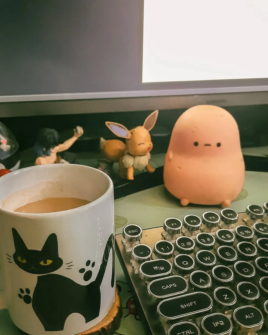 This weekend I did a little bit of writing and a little bit of outlining! I know you're all probably getting sick of this mug but it's one of my favorites 🩷🩷🩷

How was your weekend?

#writerscommunity #writingbooksismypaasion #amwritingfantasy #wr