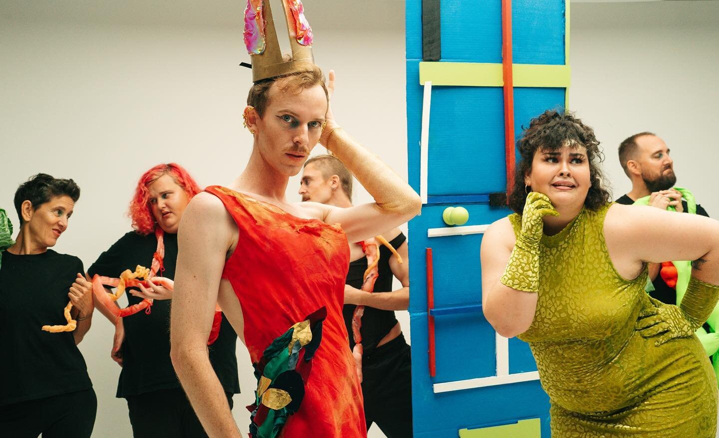 here comes the sun 🌞 🐍 

Zagazig by Esther Dougherty 
June 21-24
VENTspace
@ventspace___ 
Tickets on sale
Link in bio

🔵 photos by Giorgia Bellini 🔴 @giorgiabellini__photography 

🔶 costumes by Asia Beck Jijnasu 🔷 @asia_beck8 

⚪️ door by Seren