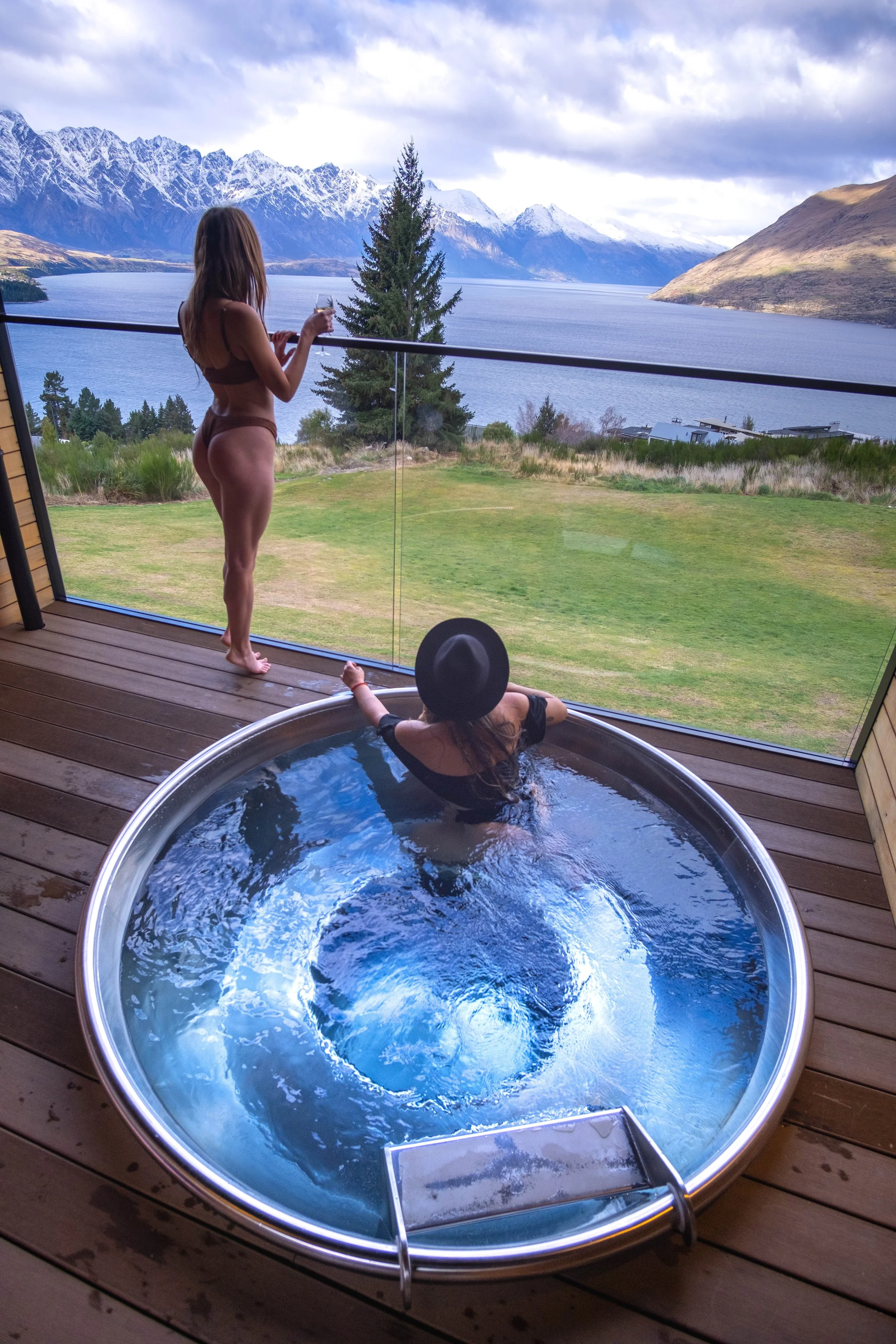 hot tub story - @earthtotavis.JPG