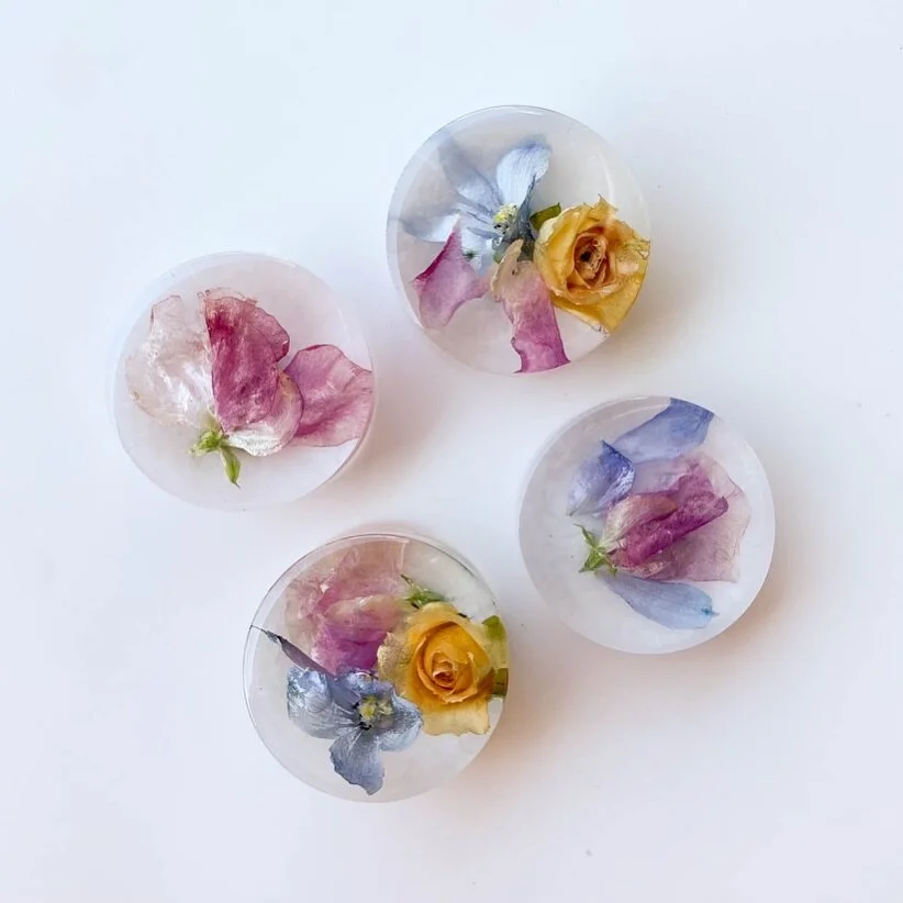 Introducing Magnets! I&rsquo;m just obsessed with these little cuties, the perfect gift for your loved ones. These are made with flowers from my wedding day 🥰❤️

Current clients if you want to add these to your order just shoot me an email 😘
&bull;
