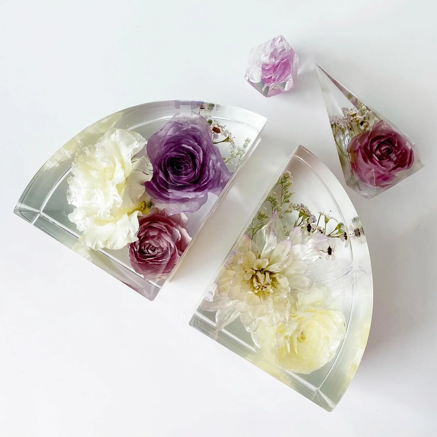 For Joanne 💜
&bull;
&bull;
Floral preservations are now open for until mid-2024, link to book in bio
&bull;
&bull;
Mould - @aajmolds 
Resin - @barnesproducts 
Flowers - @serenityflowersau 
&bull;
&bull;
&bull;
&bull;
#resinart #weddingbouquet #weddi