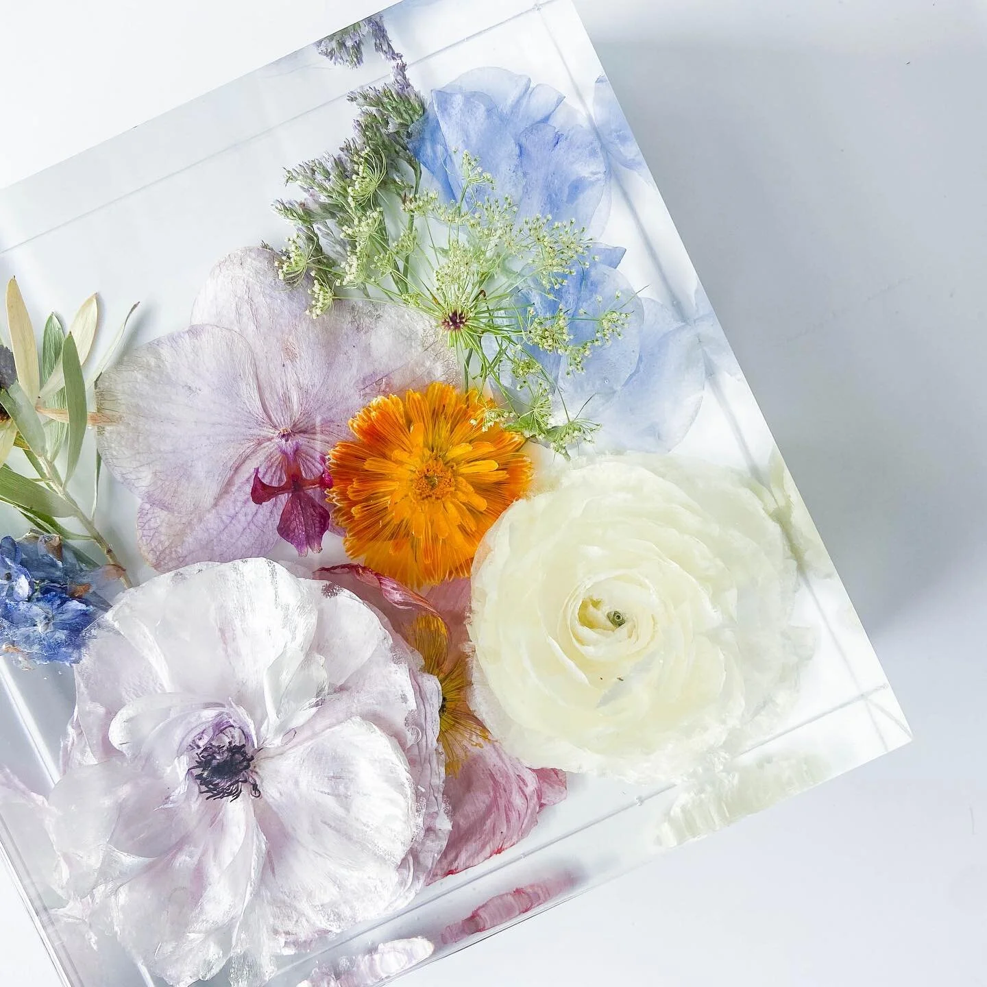 If you&rsquo;re preserving your flowers consider asking your florist for texture in your bouquet. Different sizes and shapes of flowers &amp; greenery add so much interest to a bouquet, and it&rsquo;s preservation too! Featuring Pui-Ching&rsquo;s pre