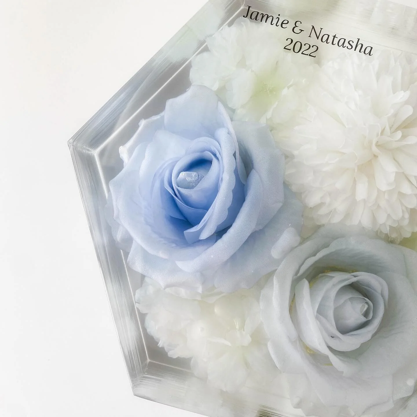 Did you know we can work with artificial flowers too? This piece was a surprise from one sister to another after the big day 💙
&bull;
&bull;
Floral preservations are now open for until mid-2024, link to book in bio
&bull;
&bull;
Mould - @aajmolds 
R
