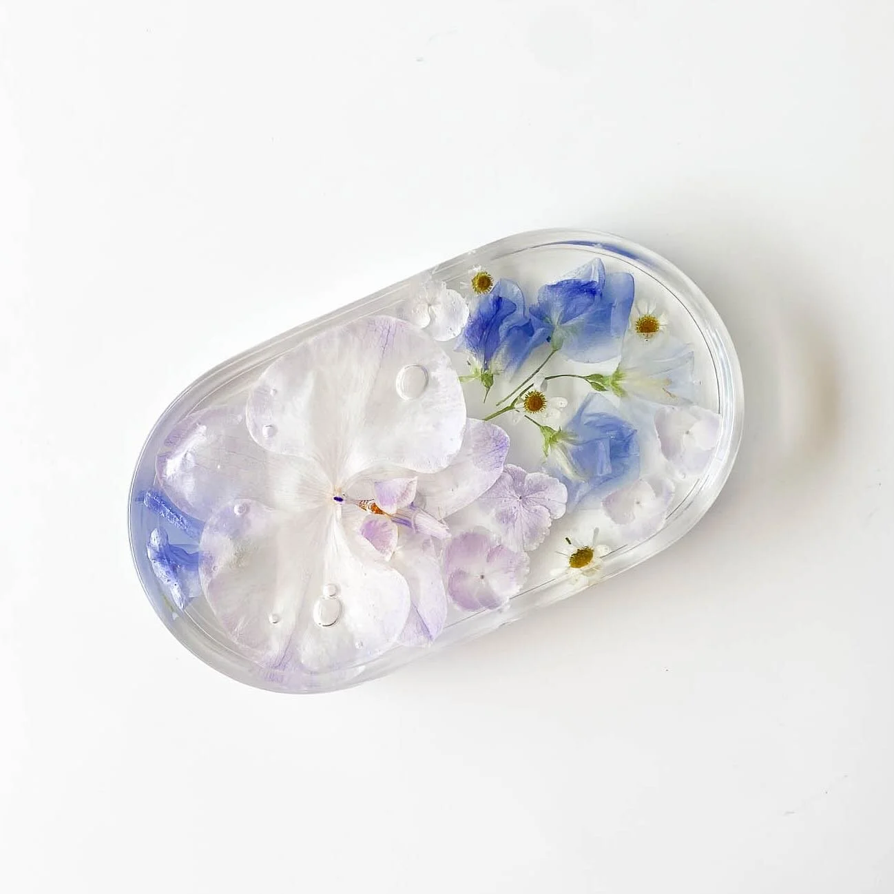 Introducing the pill trinket tray! A great bedside table companion or gift for a loved one, now available ❤️

Current clients if you want to add this to your order send me an email. Not all flowers will be suitable for this shape if they haven&rsquo;