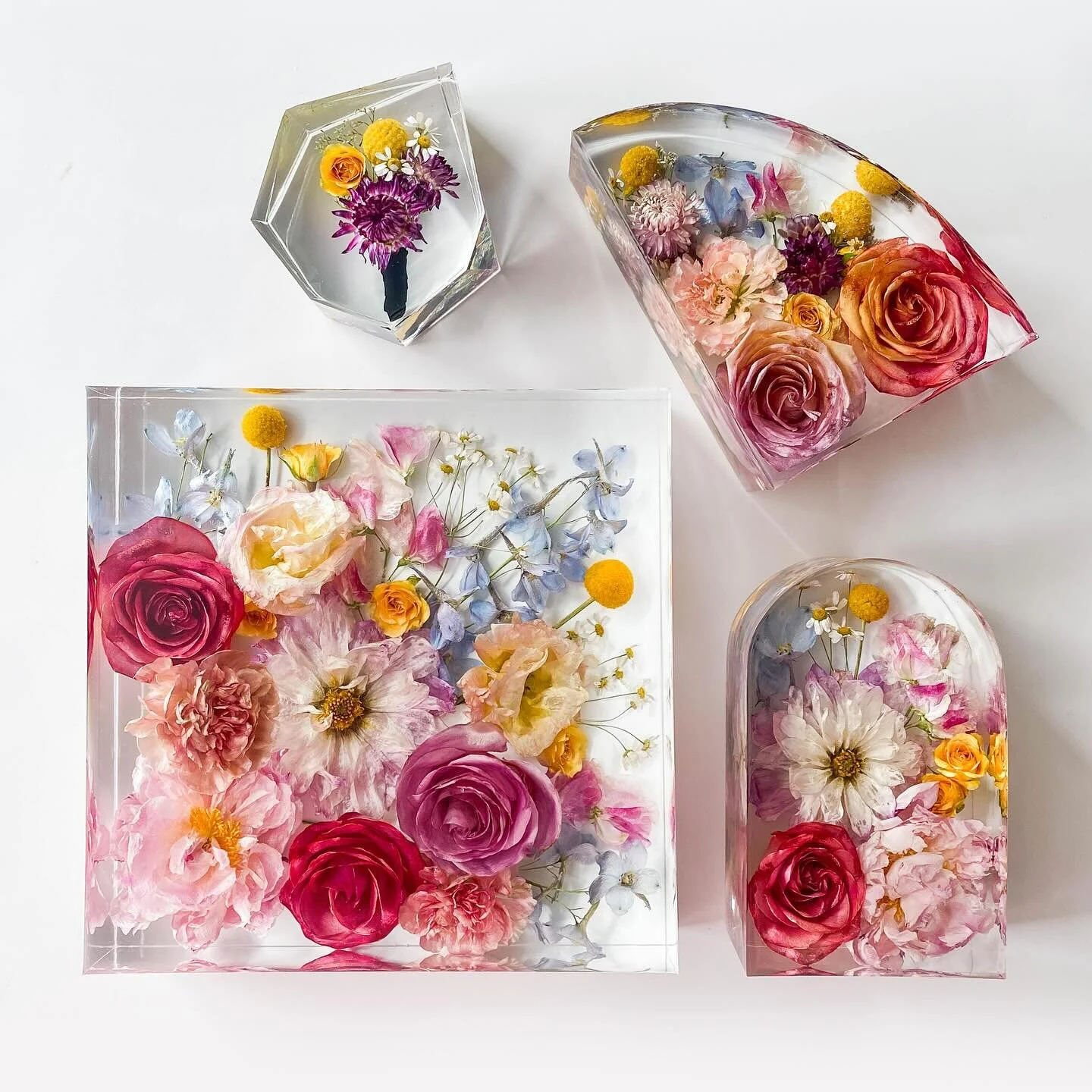 Featuring my wedding blooms! This post is well overdue, I was meant to post it at our one year wedding anniversary in December 🙈

I haven&rsquo;t actually finished all my pieces from my own day but here is a peek at what I&rsquo;ve made so far ☺️ 
&