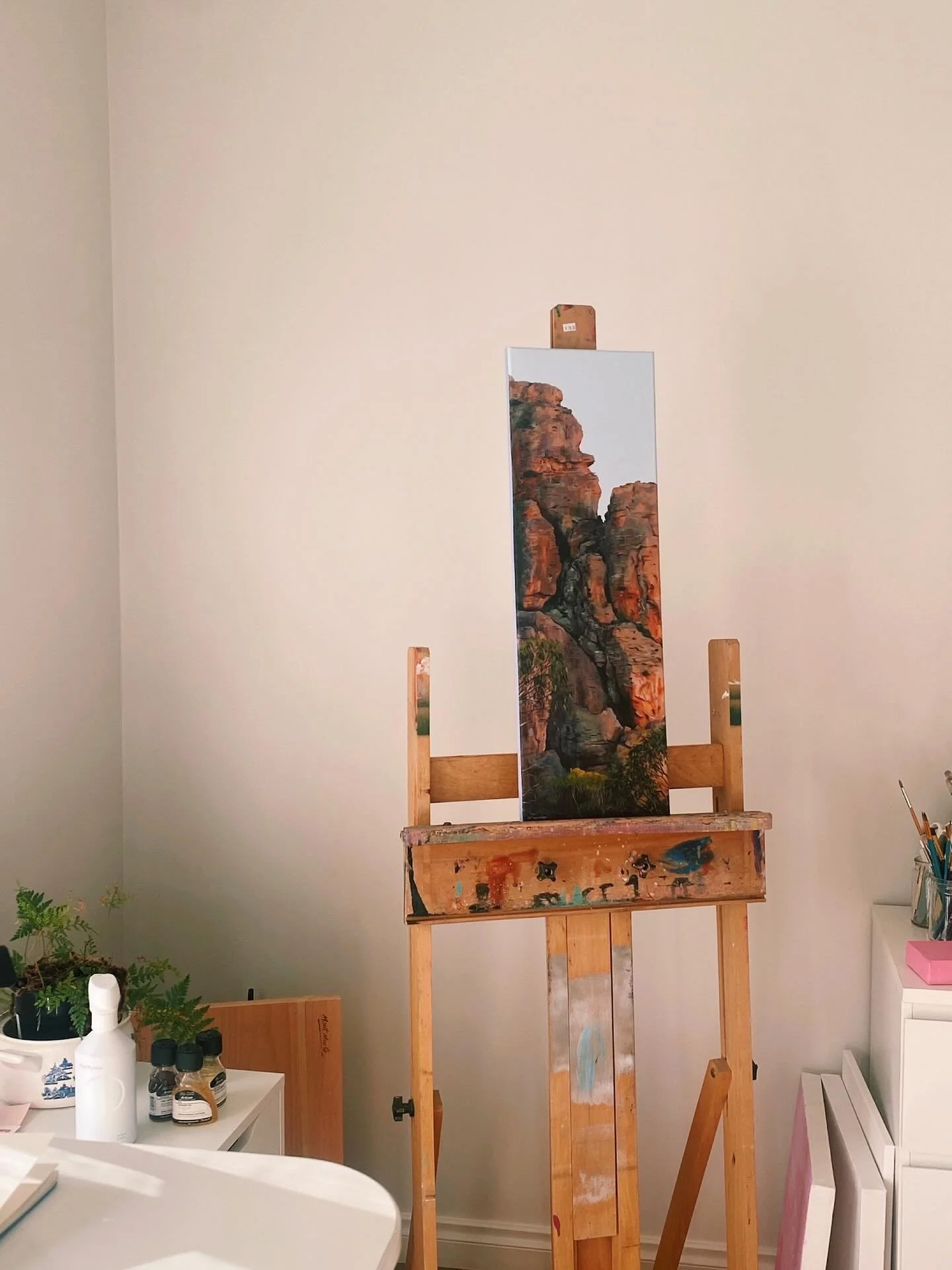 The finished Arapiles painting &amp; a photo from climbing the rock earlier this week teehe 🧗&zwj;♂️ 

I&rsquo;ve dropped this one off to be professionally photographed for prints (while I&rsquo;m off climbing and visiting Melbourne) so I don&rsquo;