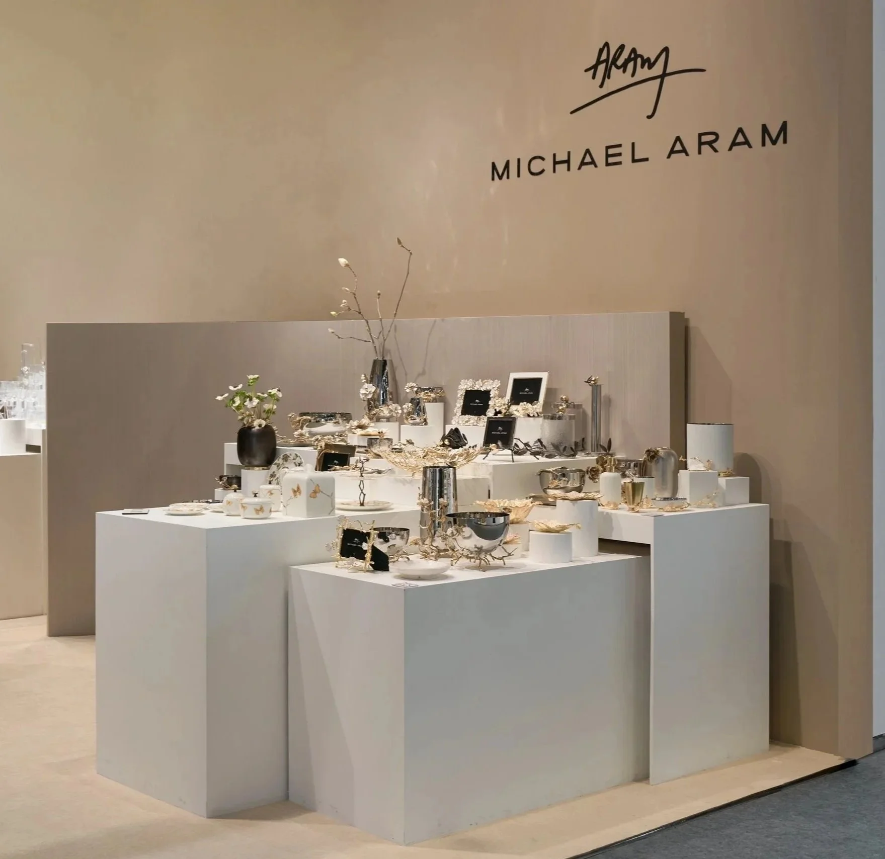 Michael%2BAram_Hotelex%2BShanghai%2B%25C2%25A92026%2BGDD%2B300dpi%2B6.jpg