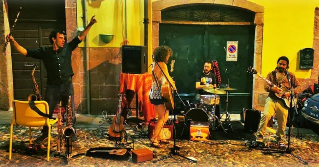 Mercoled&igrave; 31: concerto di The Orange Affair al Foodtruck alle 19.30, poco prima del tramonto. Jazz  fusion. Venite presto per avere un posto! Benvenuti!

#sardegnastreetfood #sarchittu #292FoodTruck #cuglieri #birrahoro #292foodtruck #cantinad