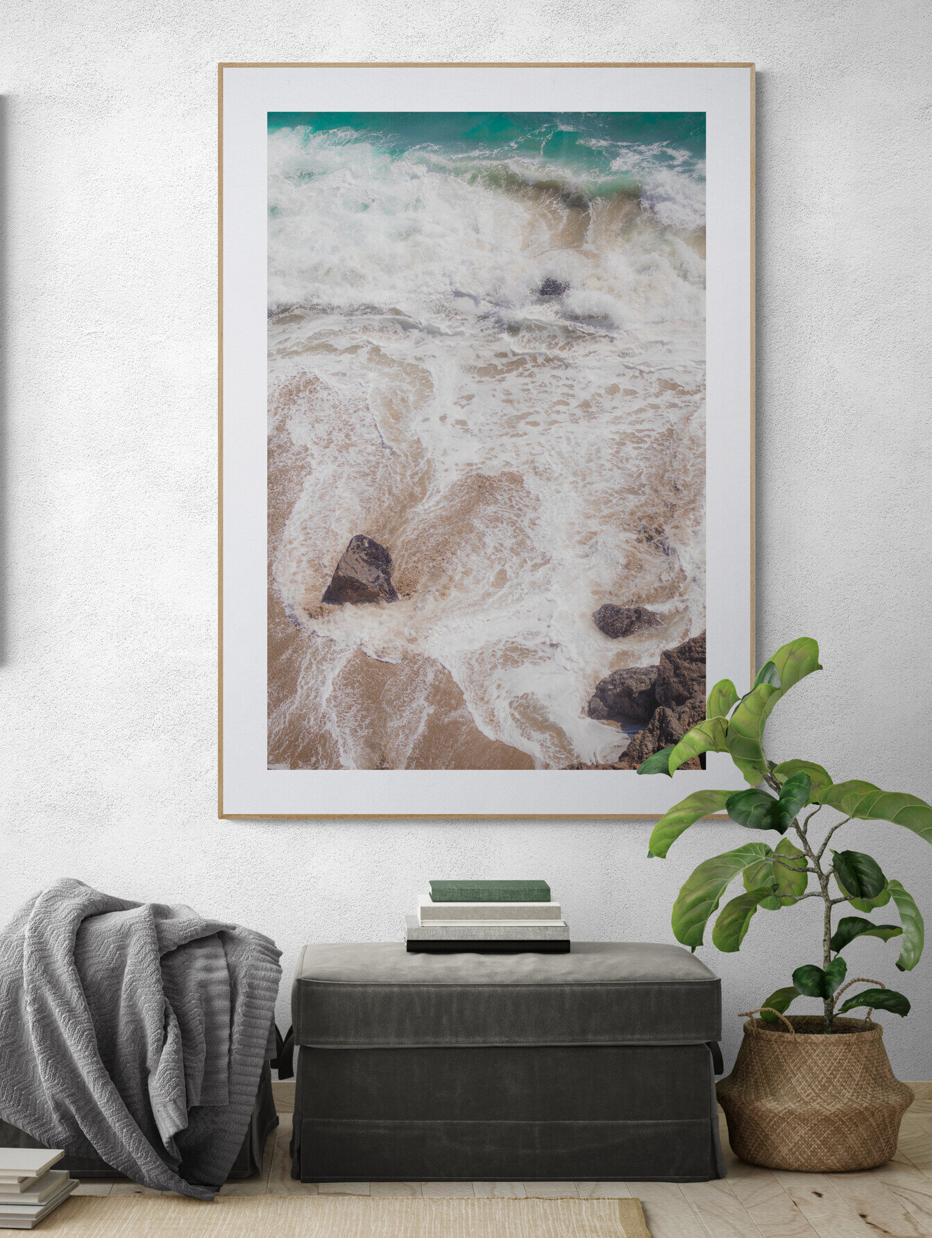 Living_room_with_ottomans_and_plant.jpg