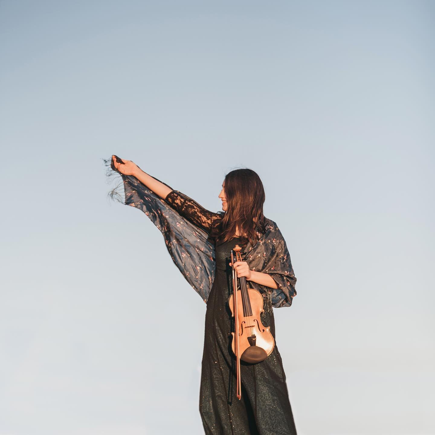 Photography for &ldquo;Wind Rose&rdquo;, the new album of @jocelynpettitmusic&nbsp;♡

#vancouverphotographer#seatoskyphotographer&nbsp;#musicianphotography#photoshoot&nbsp;#musicianphotographer#seatoskyphotography&nbsp;#musicianphoto&nbsp;#musicphoto