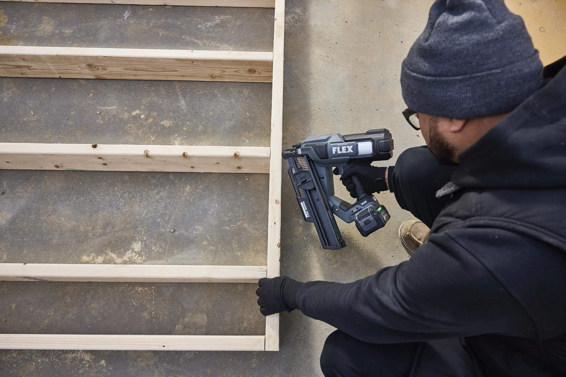 21DegFramingNailer_Feature1-Runtime_33185.jpg