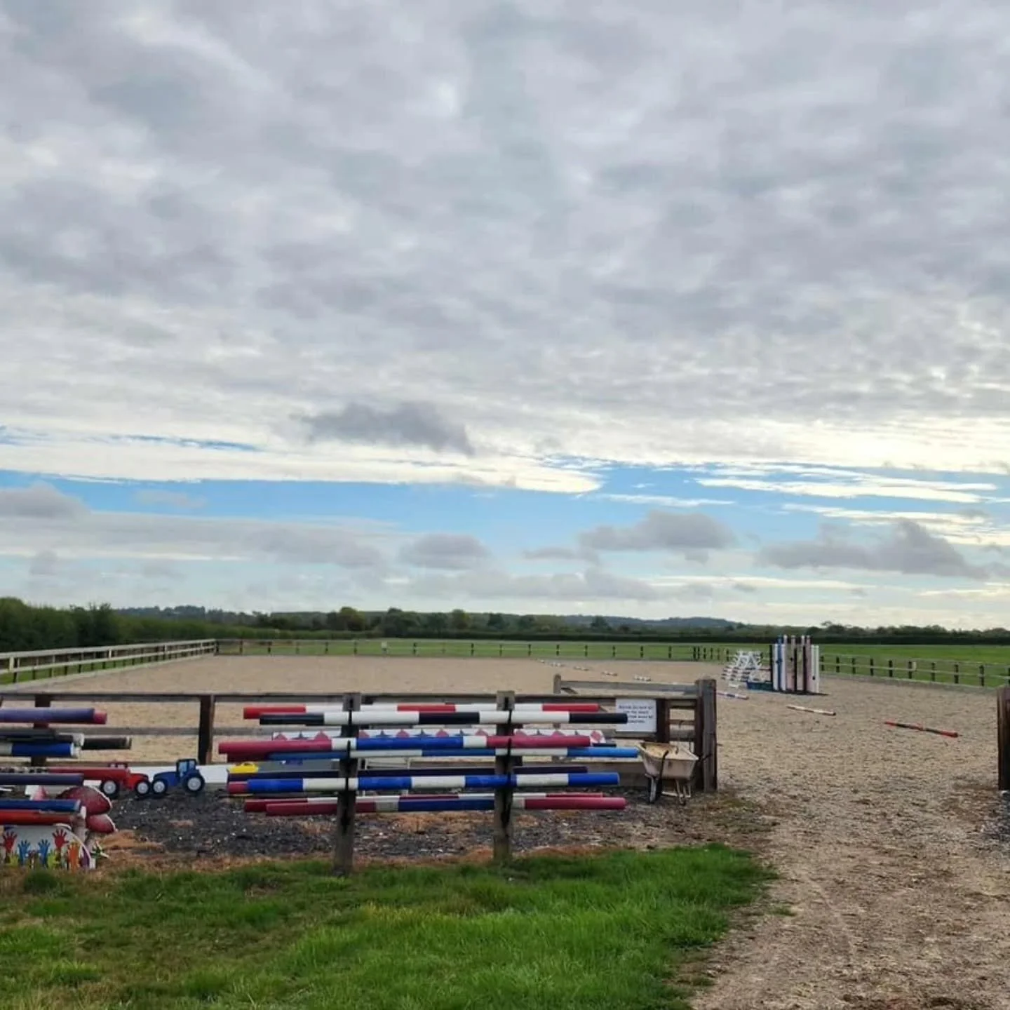 ‼️ COMPETITION LIVERY &amp; FULL LIVERY &amp; SCHOOLING SPACES AVAILABLE ‼️

Im a Professional Event Rider who has ridden to 5* Level and produced many horses through the grades from 4yr olds to top level including TBs off the track. 

I have some sp