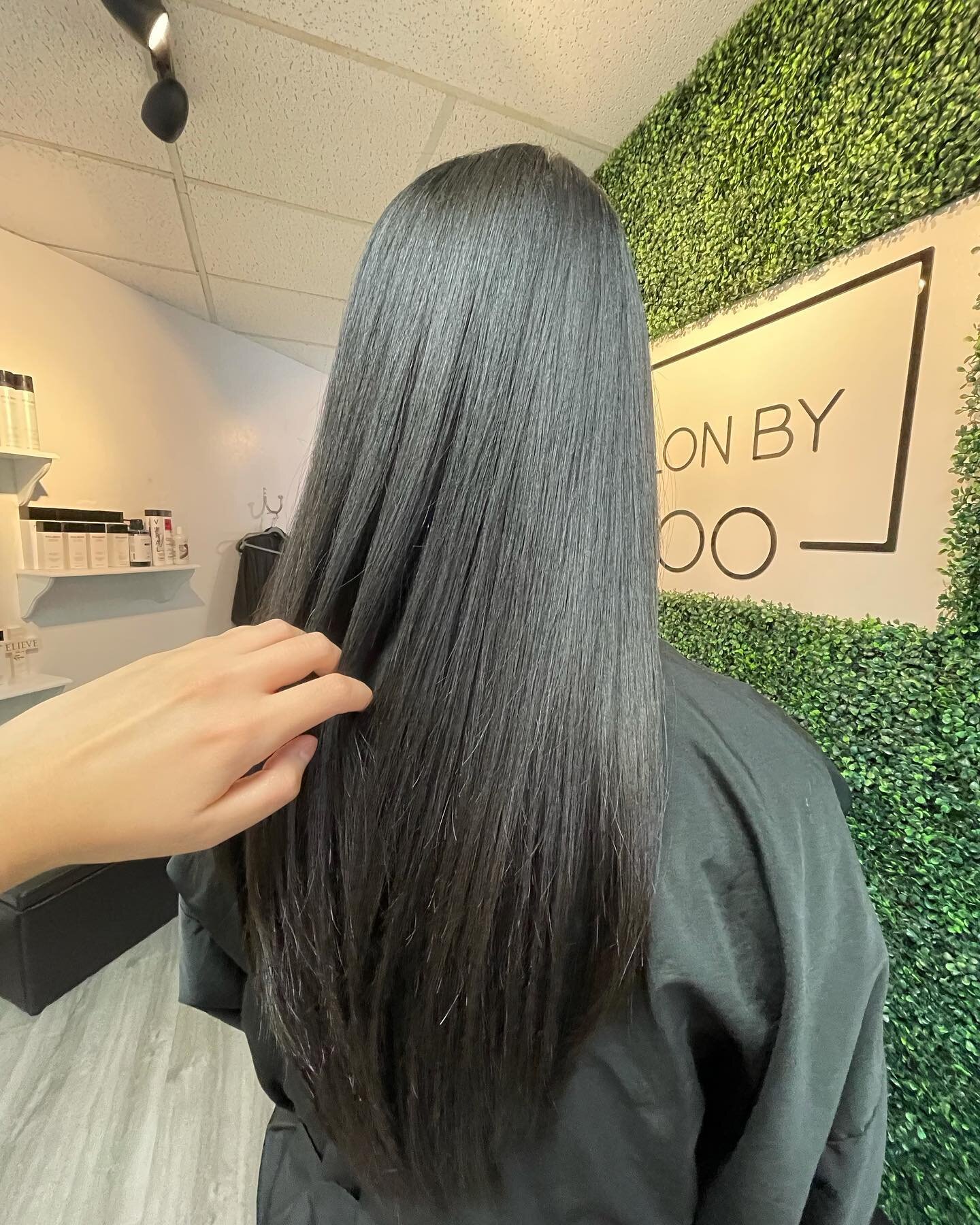 Straight perm or Keratin treatment? 

#salonbyyoo #onlyou

For customer satisfaction, a 1:1 consultation will be performed before any service.

For appointment/consultation
DM / call at 8089551600
Email info@salonbyyoo.com
Www.salonbyyoo.com

고객님의 보다