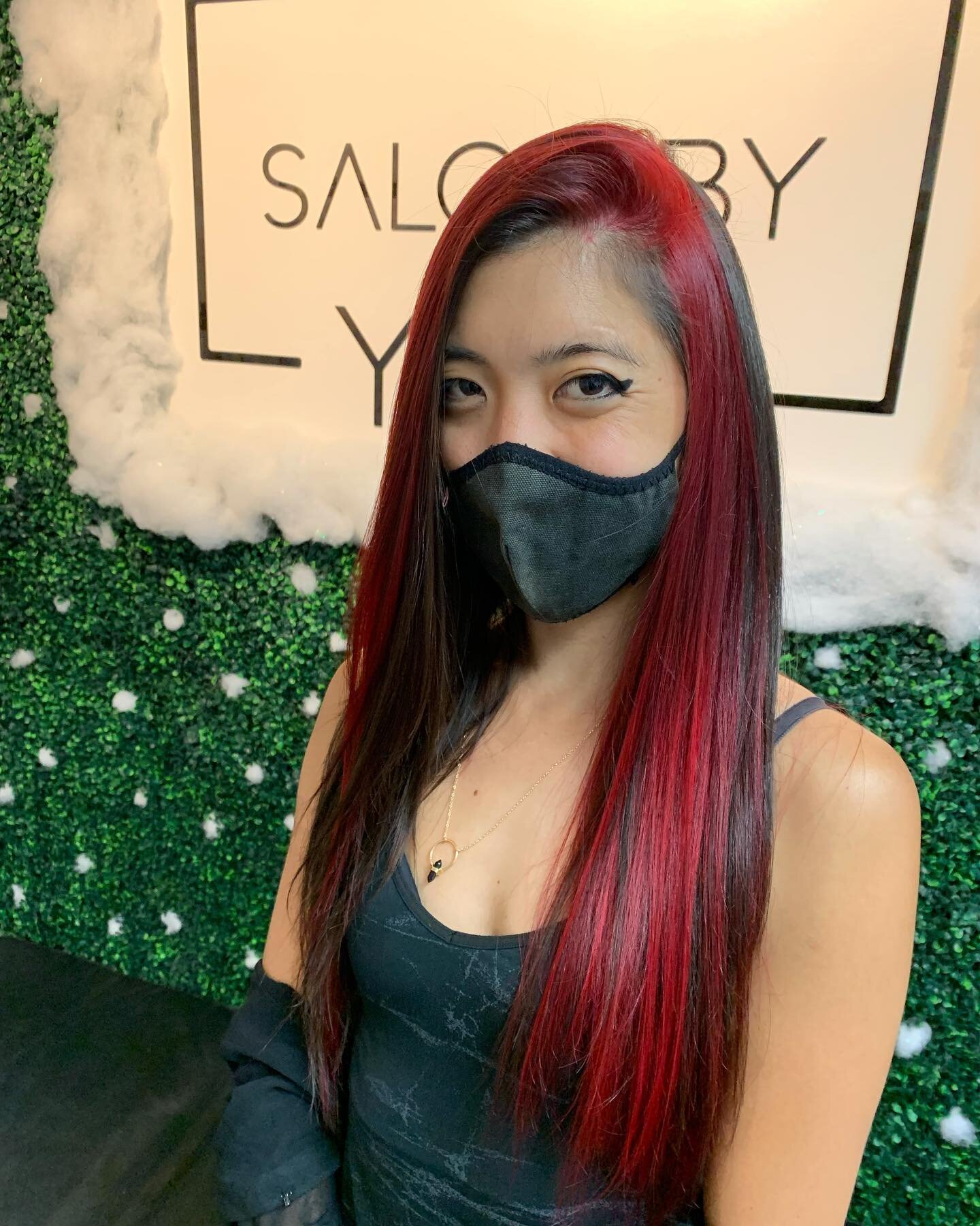 Merry Christmas everyone! 
Red peekaboo color ❤️
Hair done by @veeyourself_beauty 

#salonbyyoo #onlyou

For customer satisfaction, a 1:1 consultation will be performed before any service.

For appointment/consultation
DM / call at 8089551600
Email i