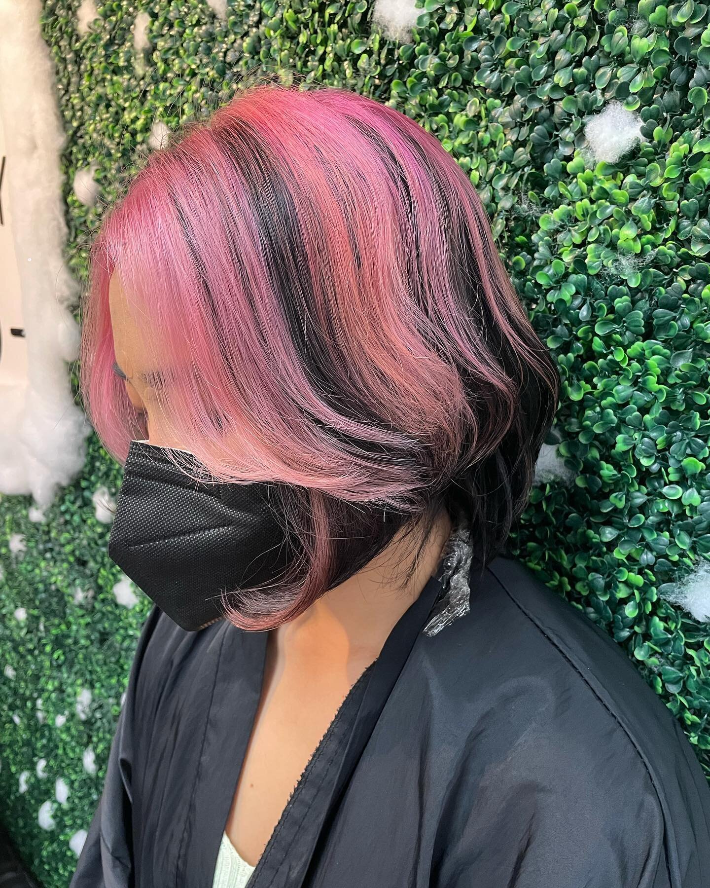 Fun color 💋 
#pinkpeekaboohighlights 

#salonbyyoo #onlyou

For customer satisfaction, a 1:1 consultation will be performed before any service.

For appointment/consultation
DM / call at 8089551600
Email info@salonbyyoo.com
Www.salonbyyoo.com

고객님의 