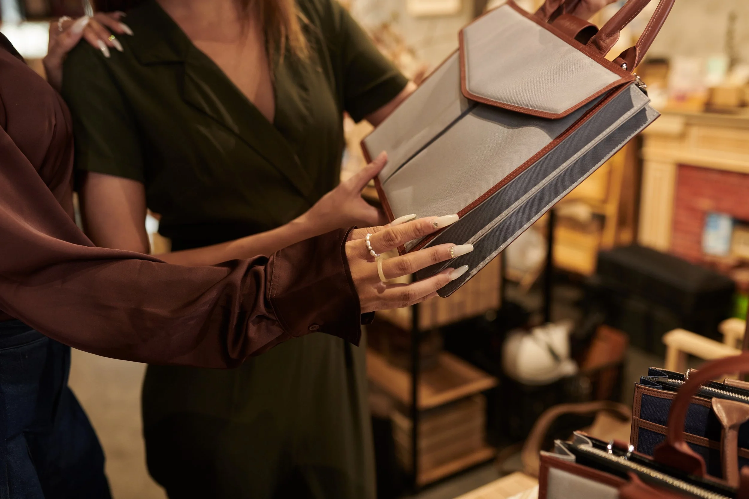 Unlocking the Secrets of Luxury Handbag Craftsmanship: A Guide to Quality and Design
