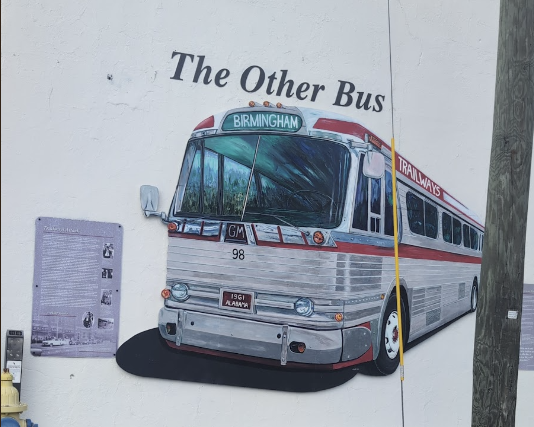 El Valor de los Freedom Riders y el Ataque Violento en la Estación de Trailways en Anniston