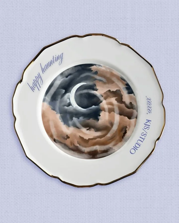 &hellip;can you tell it&rsquo;s my favorite holiday? 1 part nature artist + 1 part Halloween fiend 🎃👻

Your dose of spooky Friday nature is served &mdash; careful what you reach for!

Featured pieces:
⭐️ &ldquo;Night Light,&rdquo; oil on wood, 6x6,