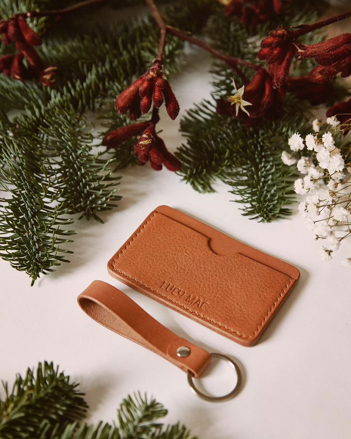 Matching set. Slim cardholder and keyring in beautiful tan leather

#leather #christmas2023 #gifts #festivemarket #handmadegift #lucymaconline
📸@jackkitchenphoto