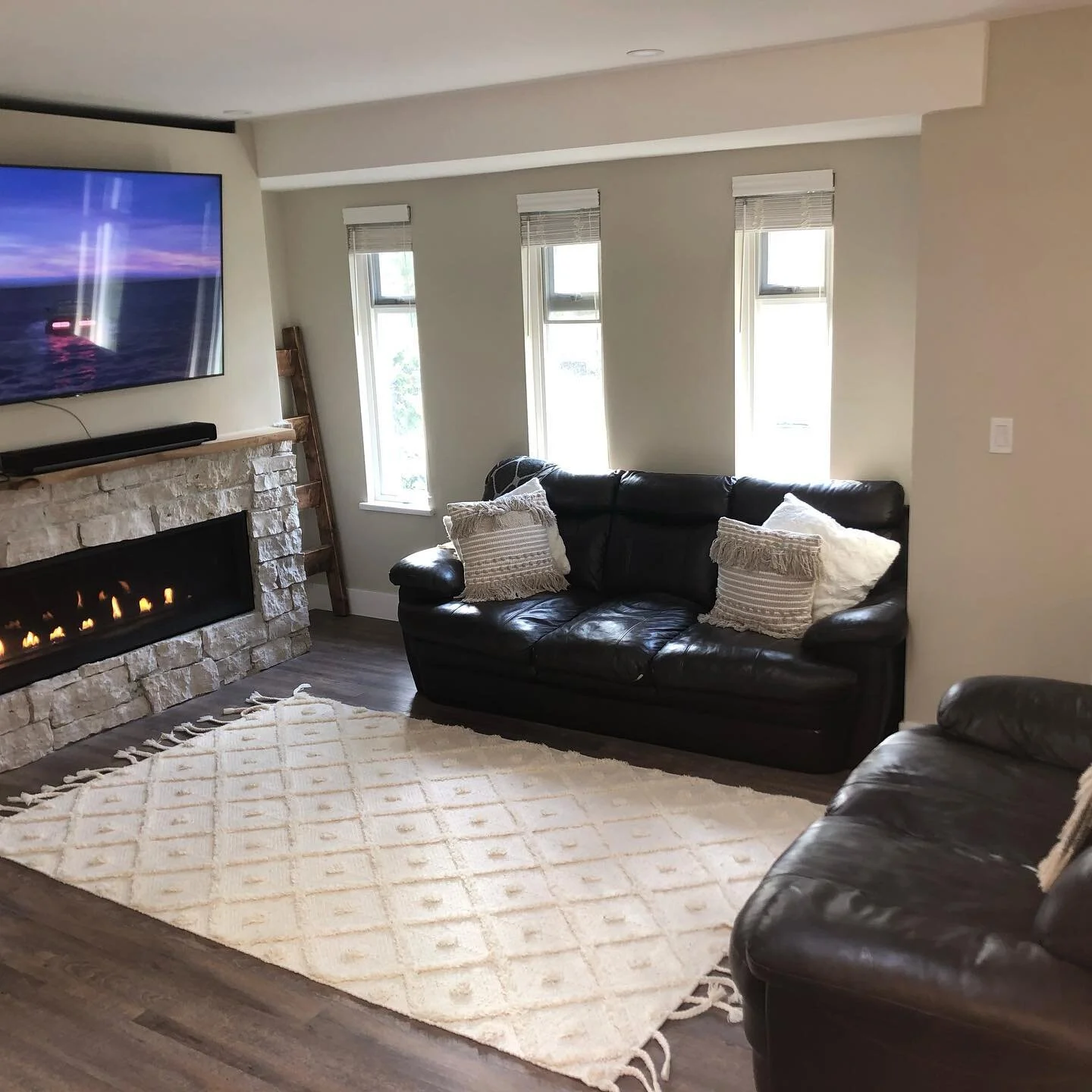 Another big shout out to @thebarbourbunch6 and @haroldmudd8 for allowing me to transform their home...
Fireplace was over 400lbs but throws off some amazing heat and looks awesome