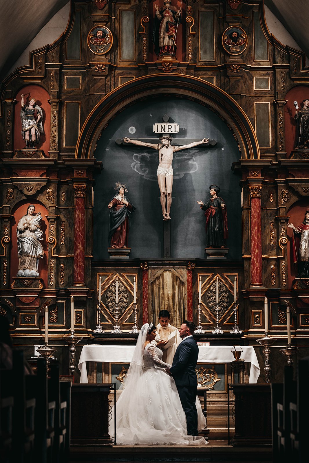 carmel-mission-basilica-wedding-14