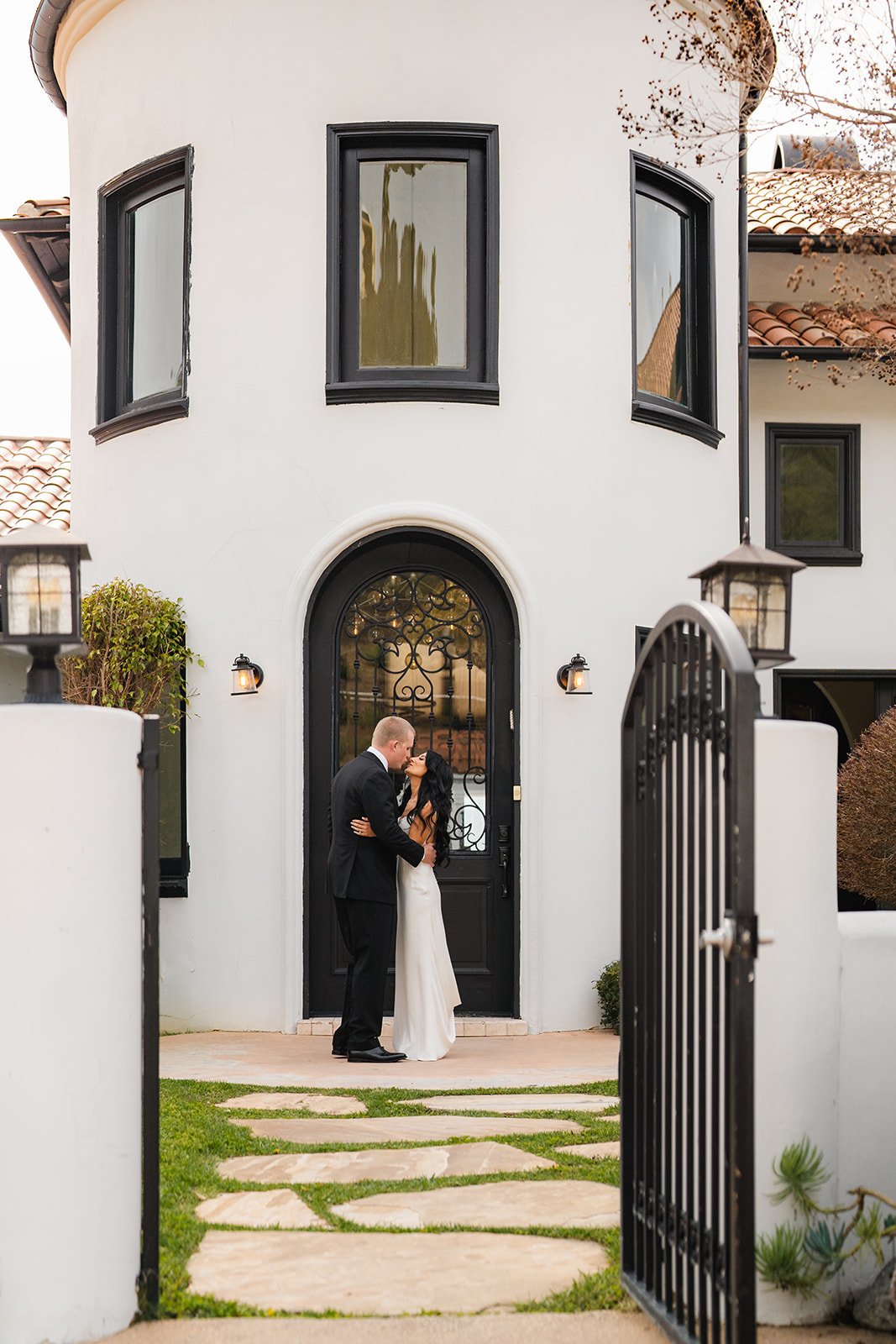 Bride and Groom First Look Photos _ Malibu Garden Estate Wedding _ Malibu California _ Pamela Tatz Photography-6.jpg