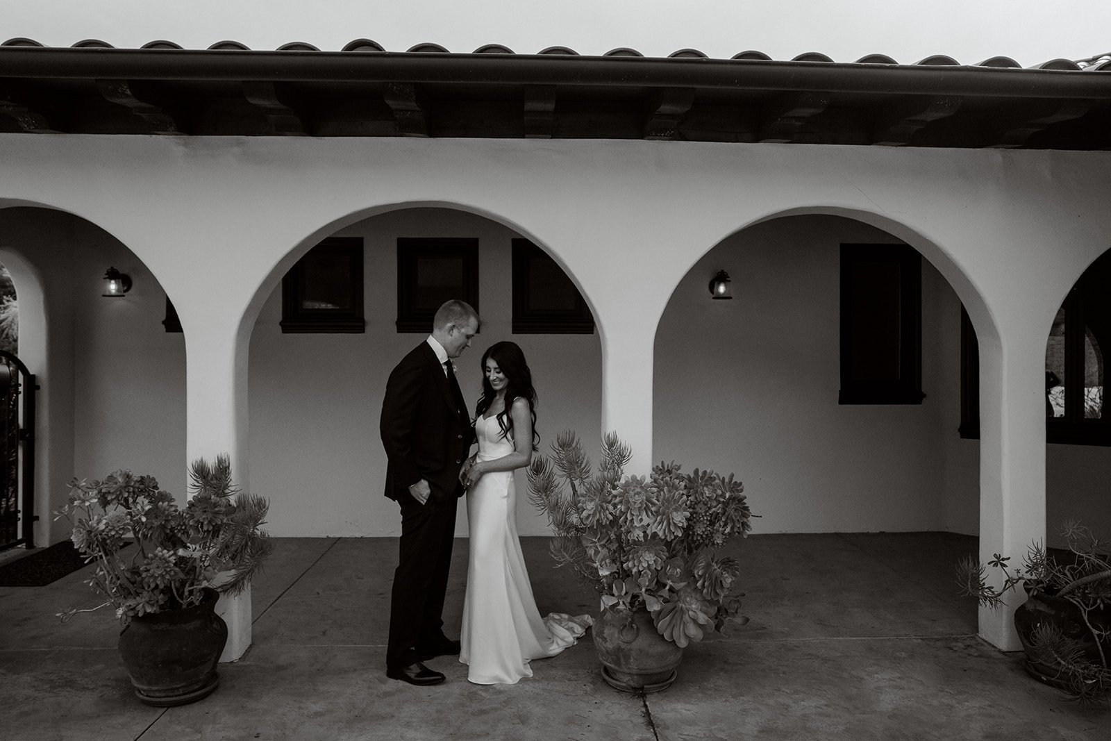 Bride and Groom First Look Photos _ Malibu Garden Estate Wedding _ Malibu California _ Pamela Tatz Photography-54.jpg