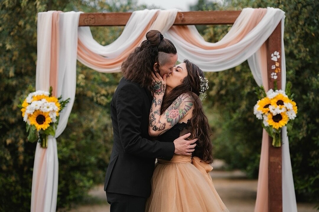 There are so many beautiful moments from last year that I haven&rsquo;t shared. I plan to fix that, starting with the gorgeous Lizette and Cory and their sweet elopement in Temecula wine country. 
⠀⠀⠀⠀⠀⠀⠀⠀⠀
#weddingphotography #temeculawedding #socal