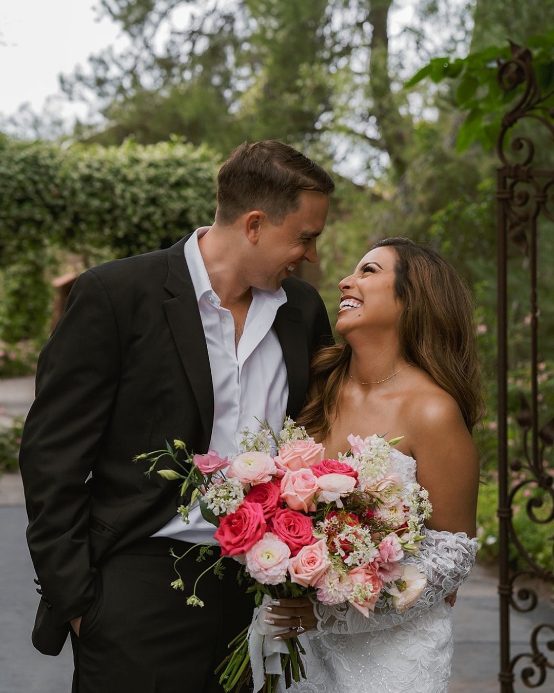 DIANA + ALEX 🌿 Just a little glimpse into their beautiful wedding at Ethereal Gardens last Friday.

Venue | @etherealgardenvenue 
Photography + Videography | @pamelatatz 
Florist + Content Creator | @balensfloralstudio @socalweddingcreation 
Cake Ar