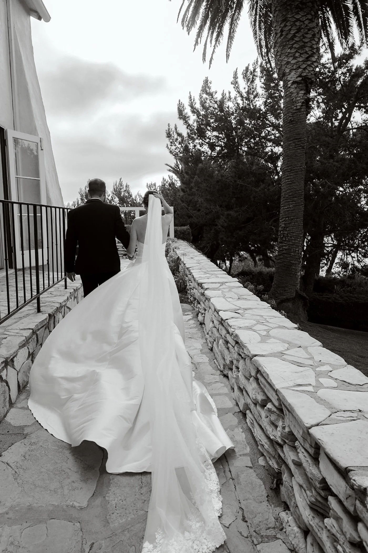 a wedding ceremony at la venta inn in palos verdes estates california
