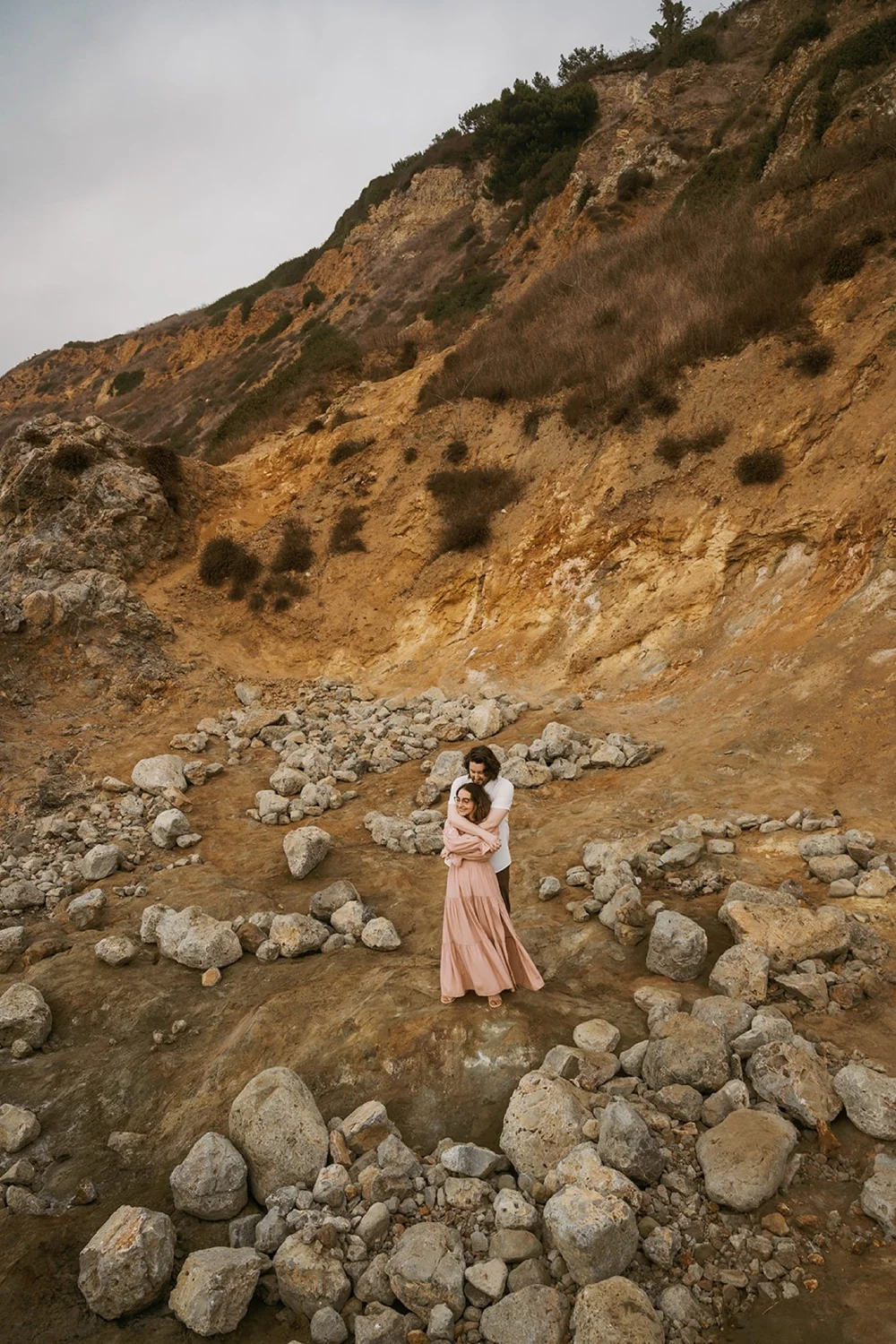 Warm autumn engagement portraits with cinematic coastal views in Palos Verdes