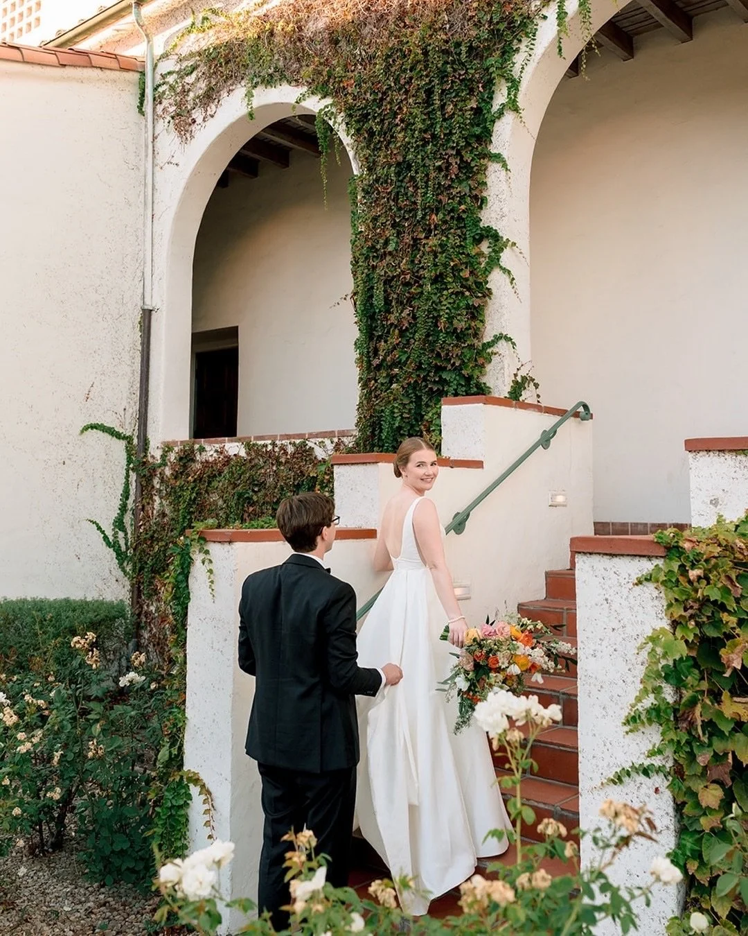 MATILDA + NICO
They fell in love at Scripps College, and years later they came back to say their vows where it all began. 🤍 Here are some previews from their beautiful wedding day last Saturday, from a golden California day to a reception under the 