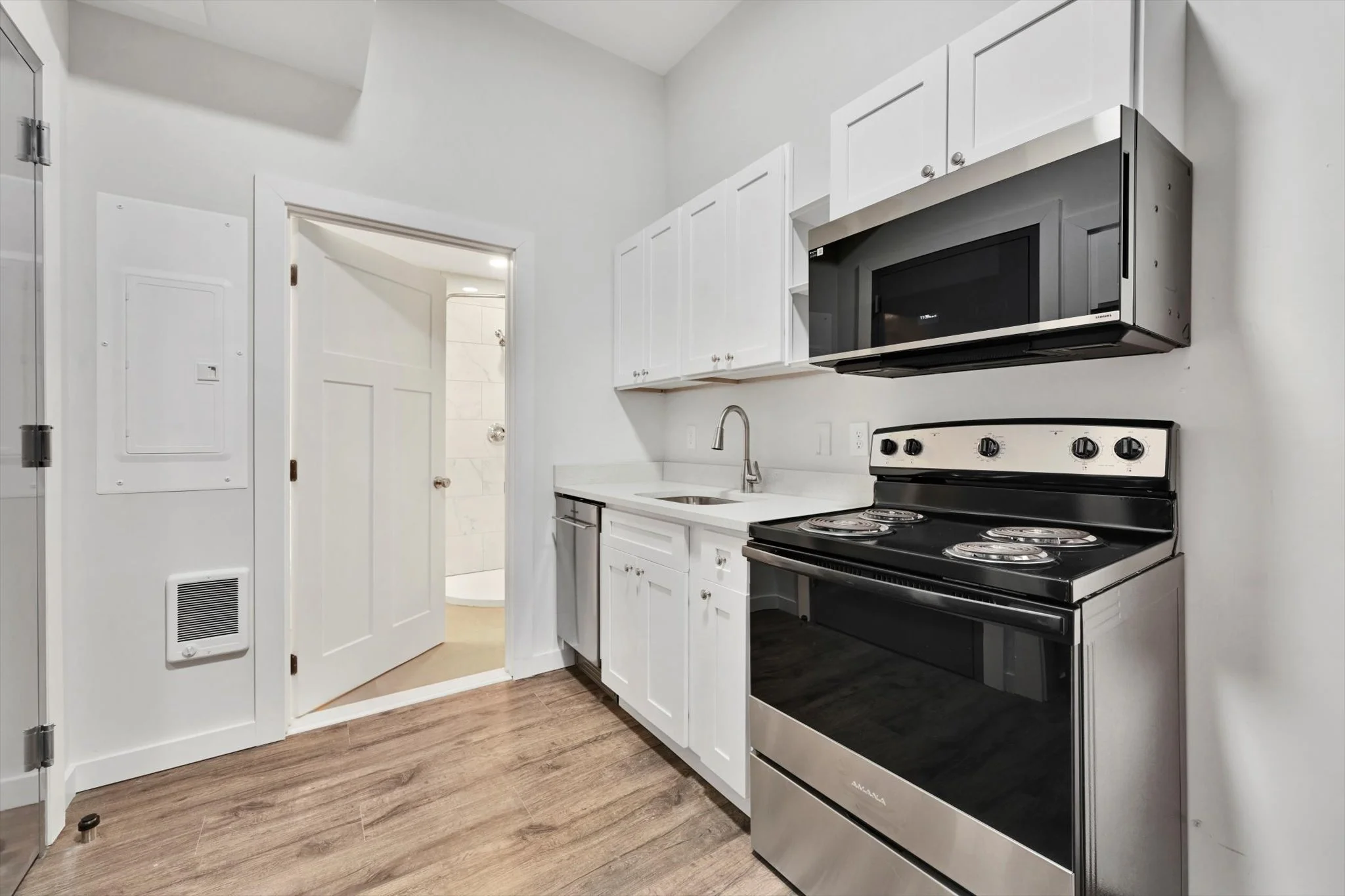 21-Apartment 314 - Kitchen.jpg