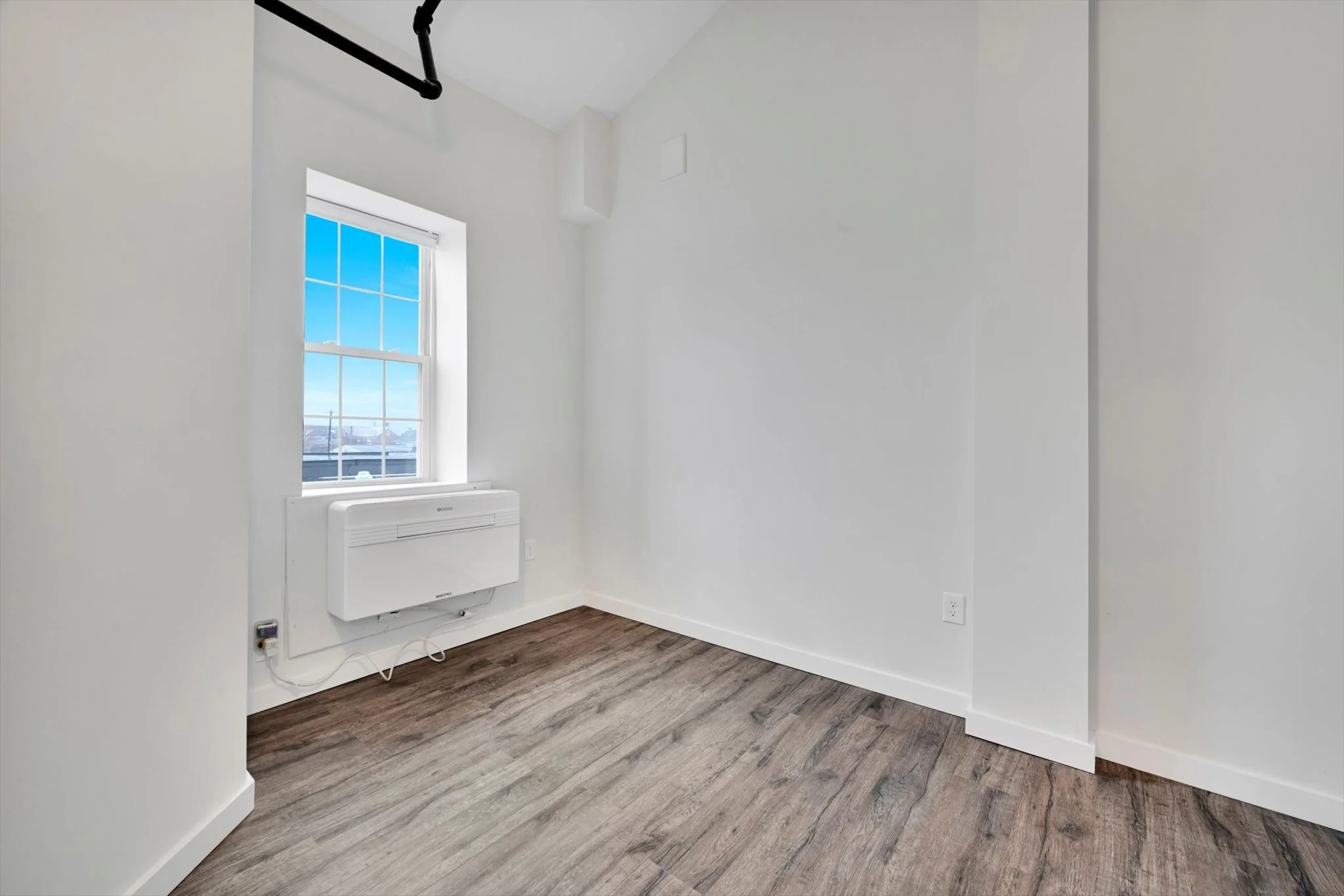 25-Apartment 314 - Bedroom.jpg