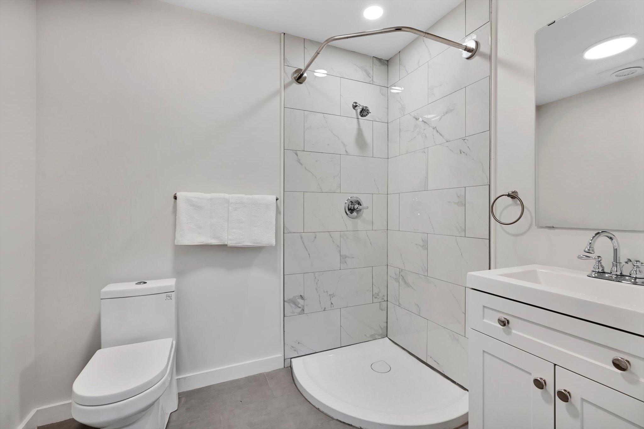 28-Apartment 314 - Bathroom.jpg