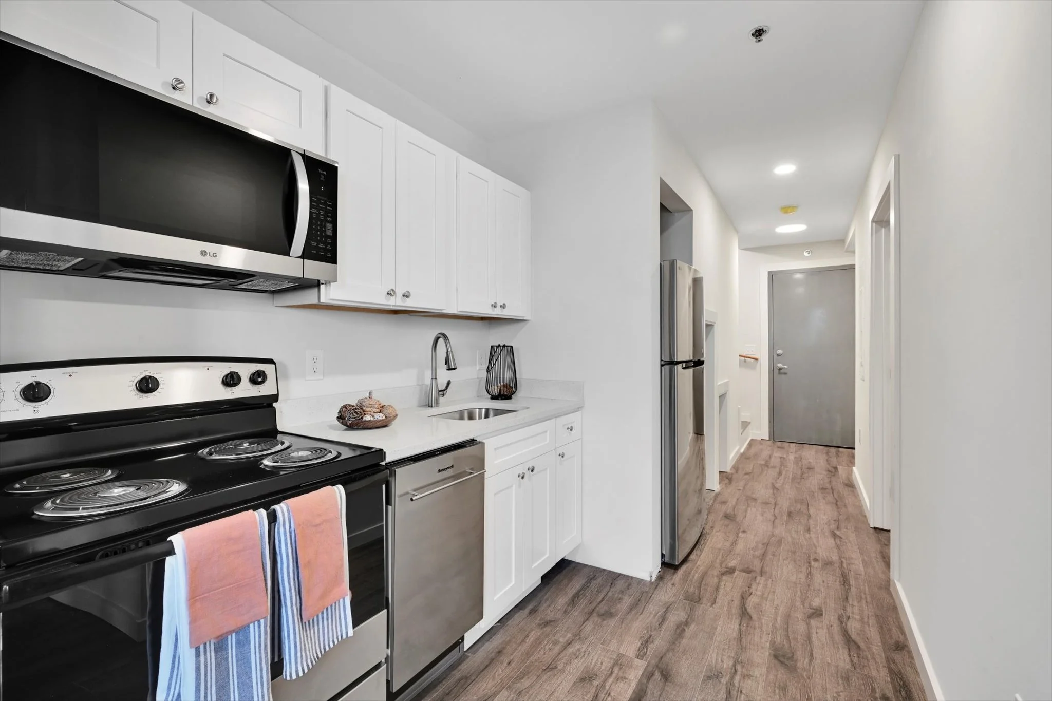 68-Apartment 325 - Kitchen.jpg