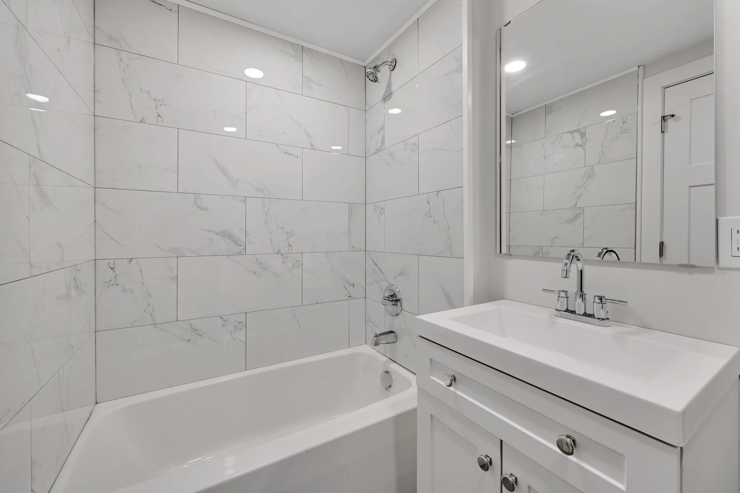 61-Apartment 326 - Bathroom.jpg