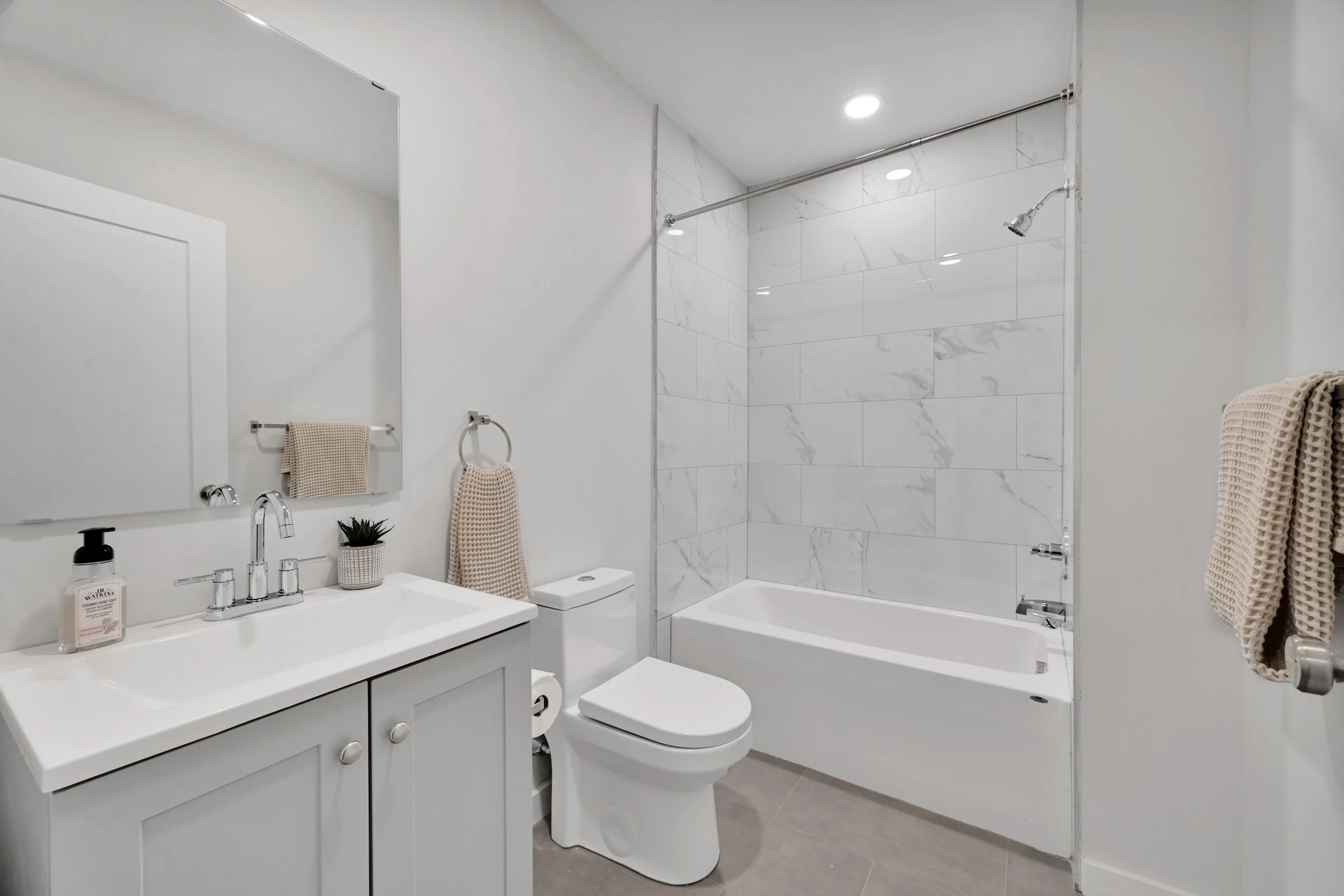 39-Apartment 315 - Bathroom.jpg