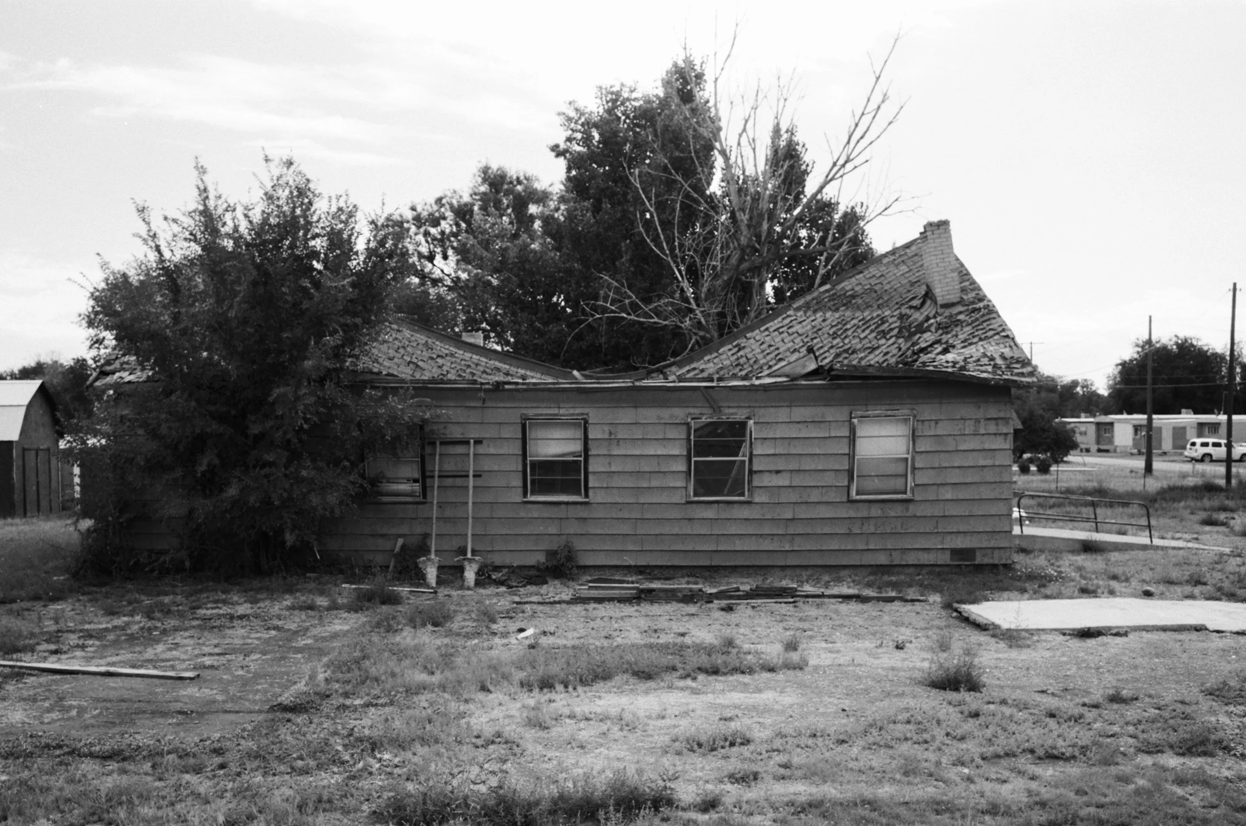 Barn b&w.jpg