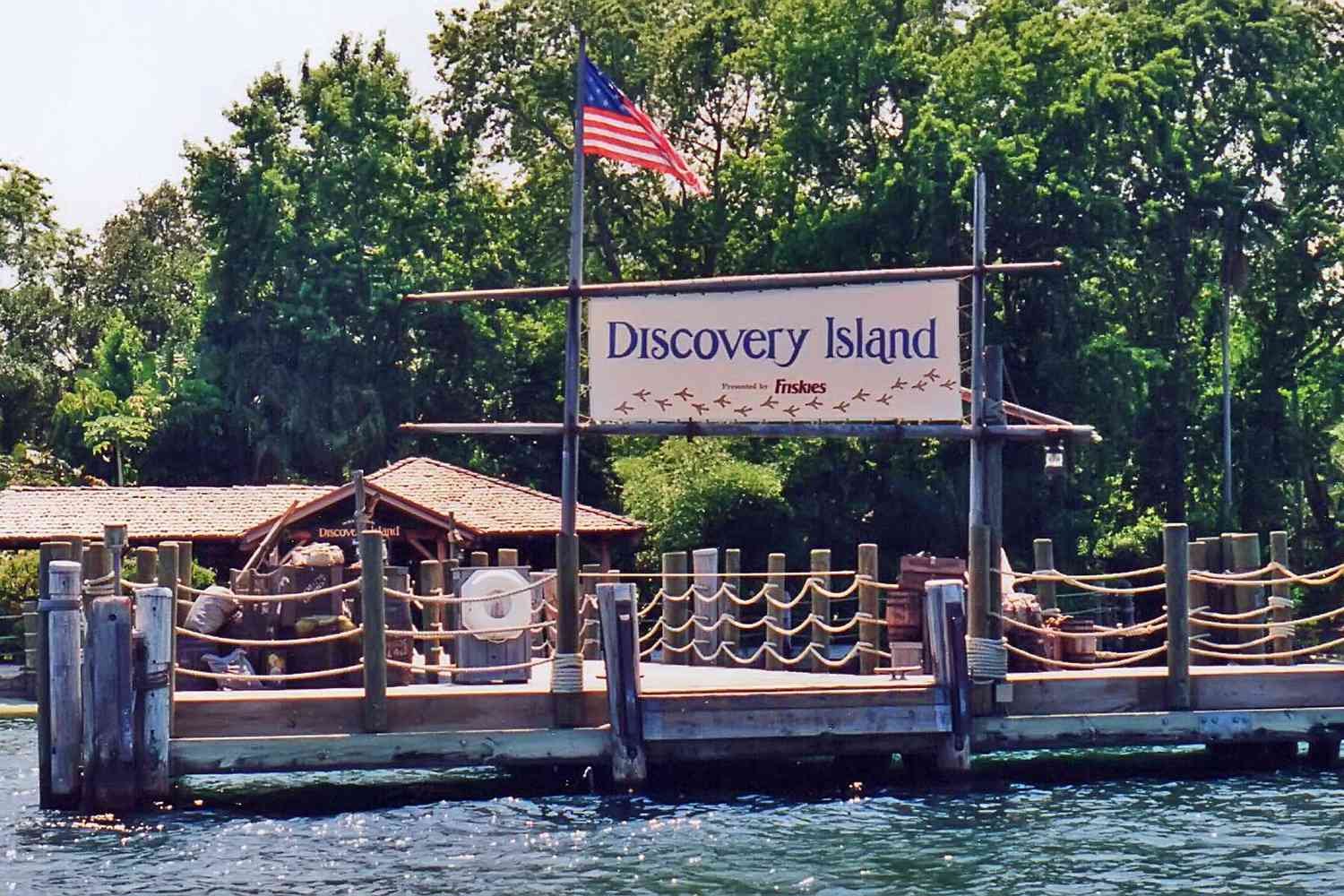 Discovery Island dock during operation