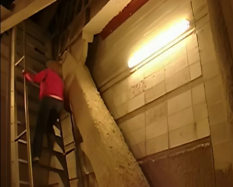 Entrance into the mall apartment