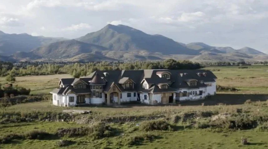 The mansion Kouri purchsed right before Eric's death